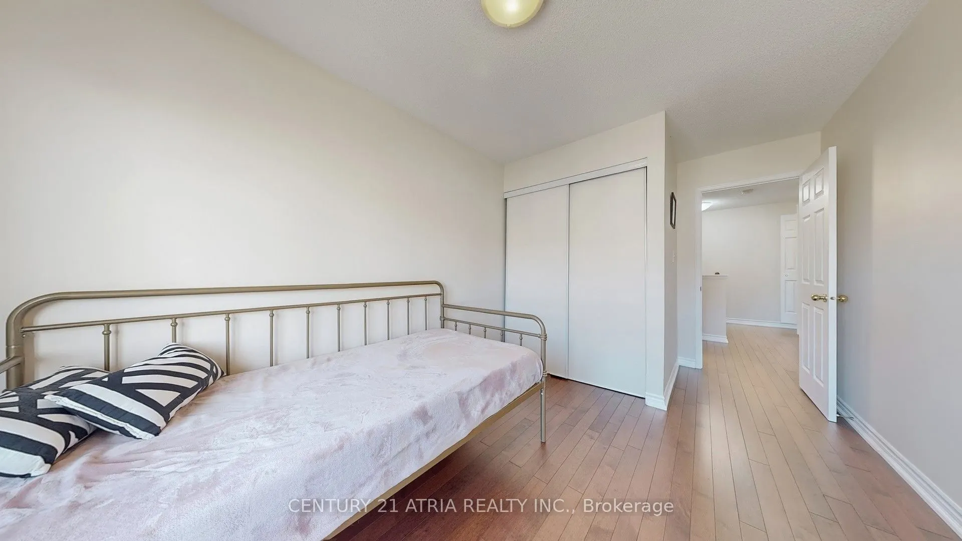 11 Clowes Street