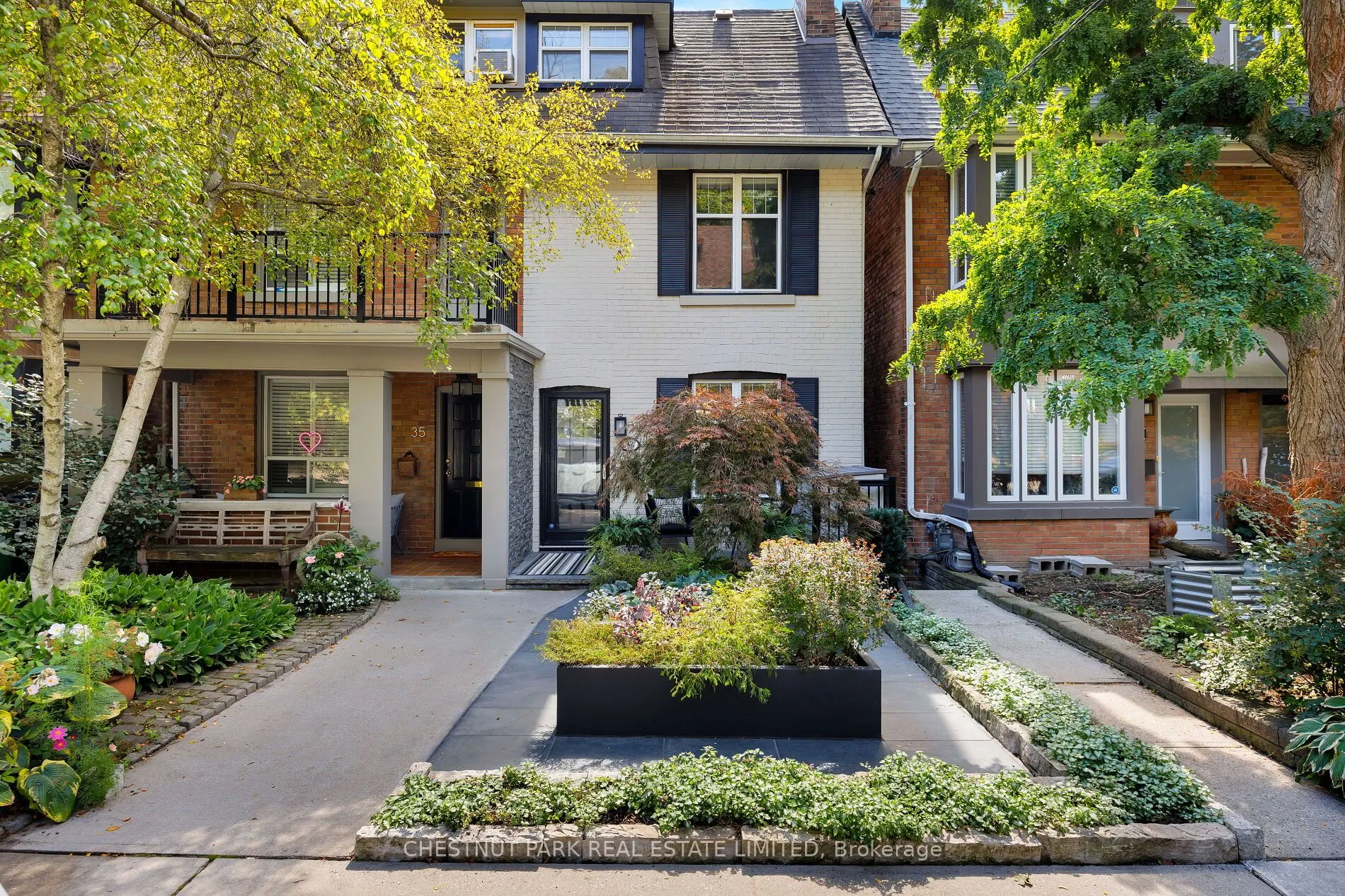 33 Tennis Crescent