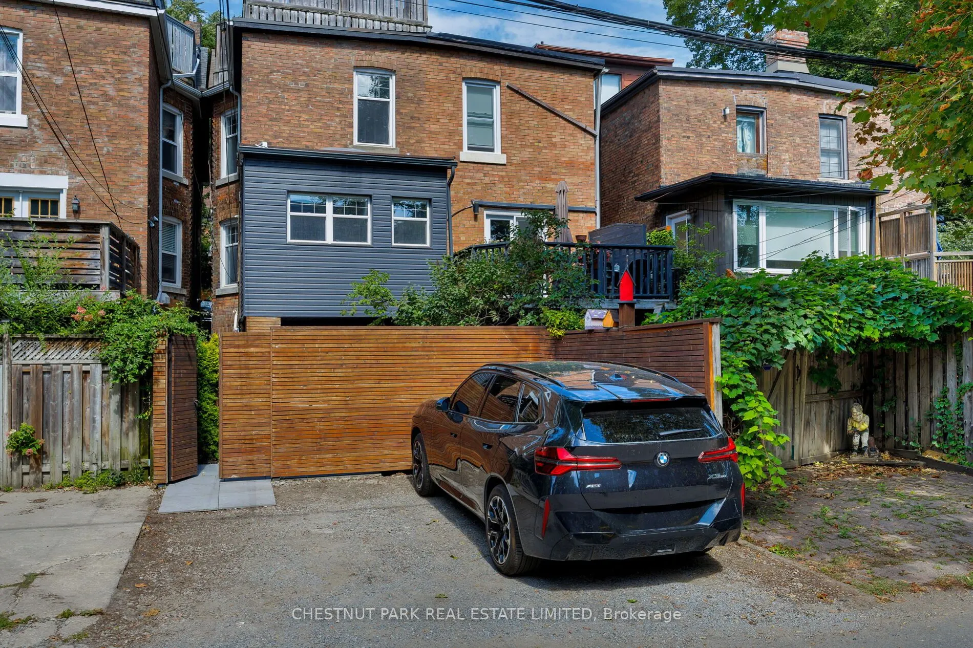 33 Tennis Crescent