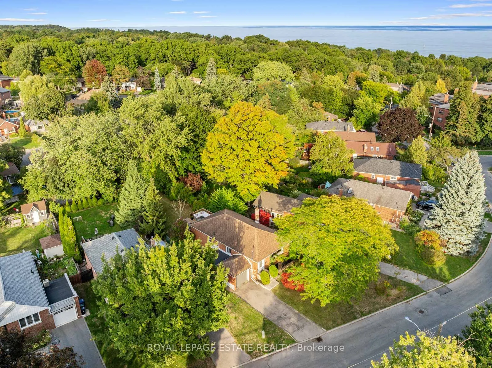 16 Ridgemoor Avenue
