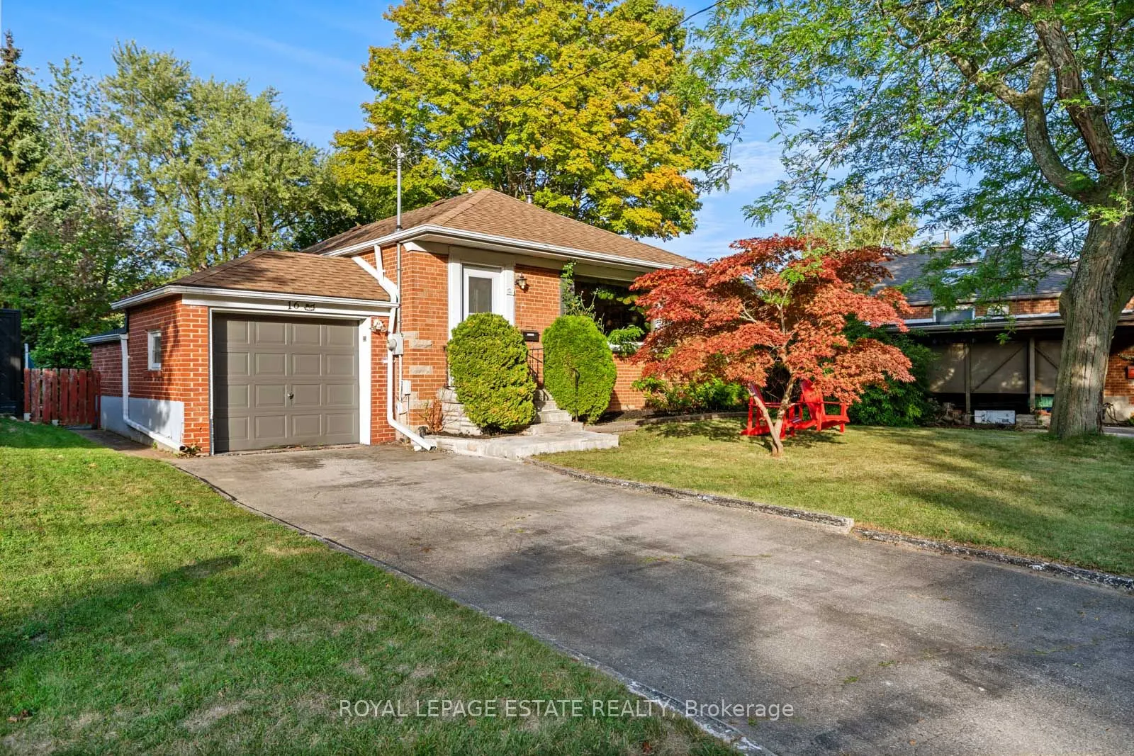 16 Ridgemoor Avenue