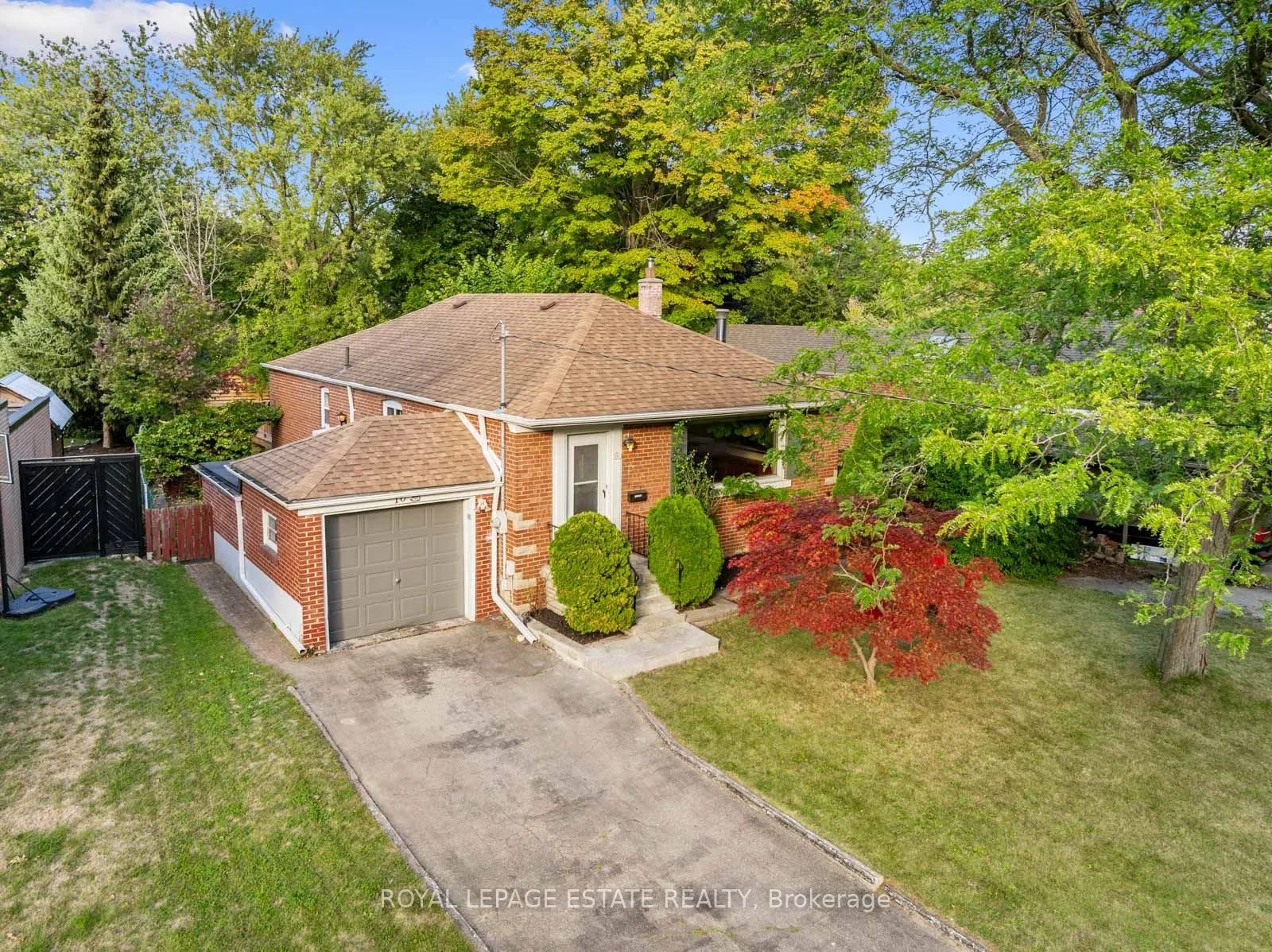 16 Ridgemoor Avenue