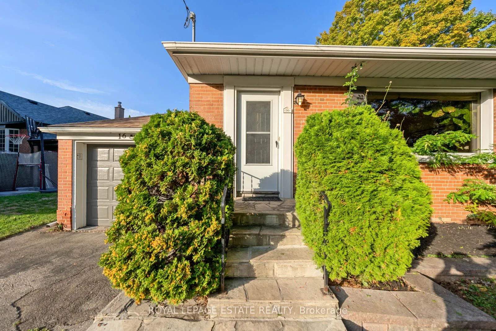 16 Ridgemoor Avenue