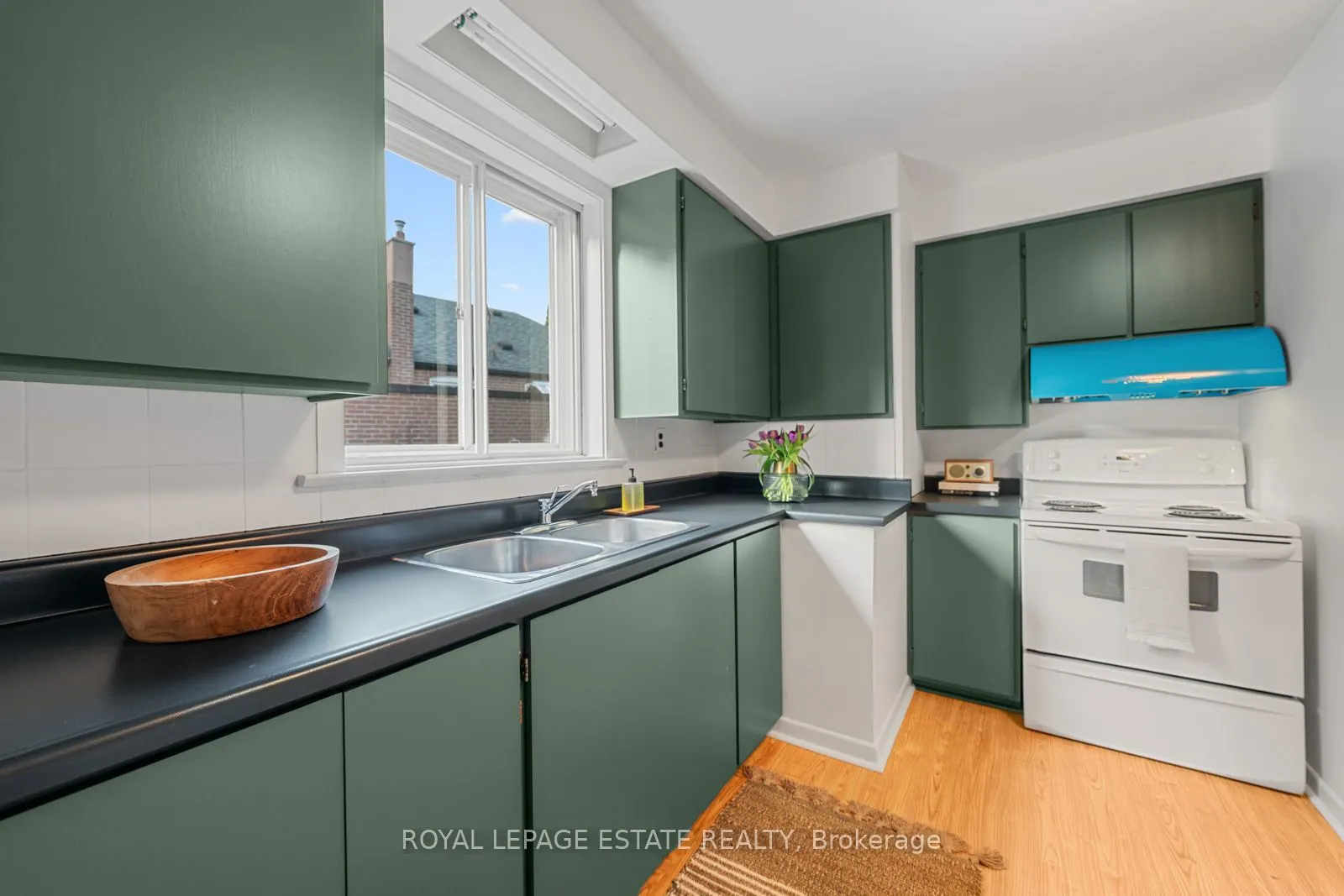 16 Ridgemoor Avenue