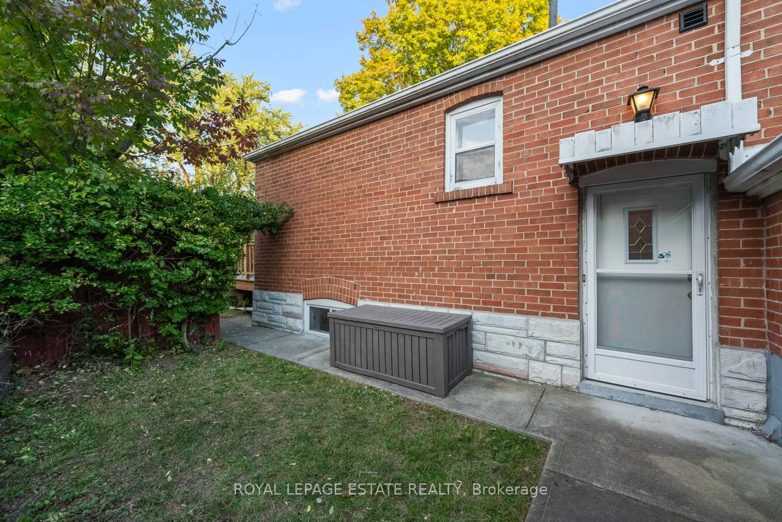16 Ridgemoor Avenue
