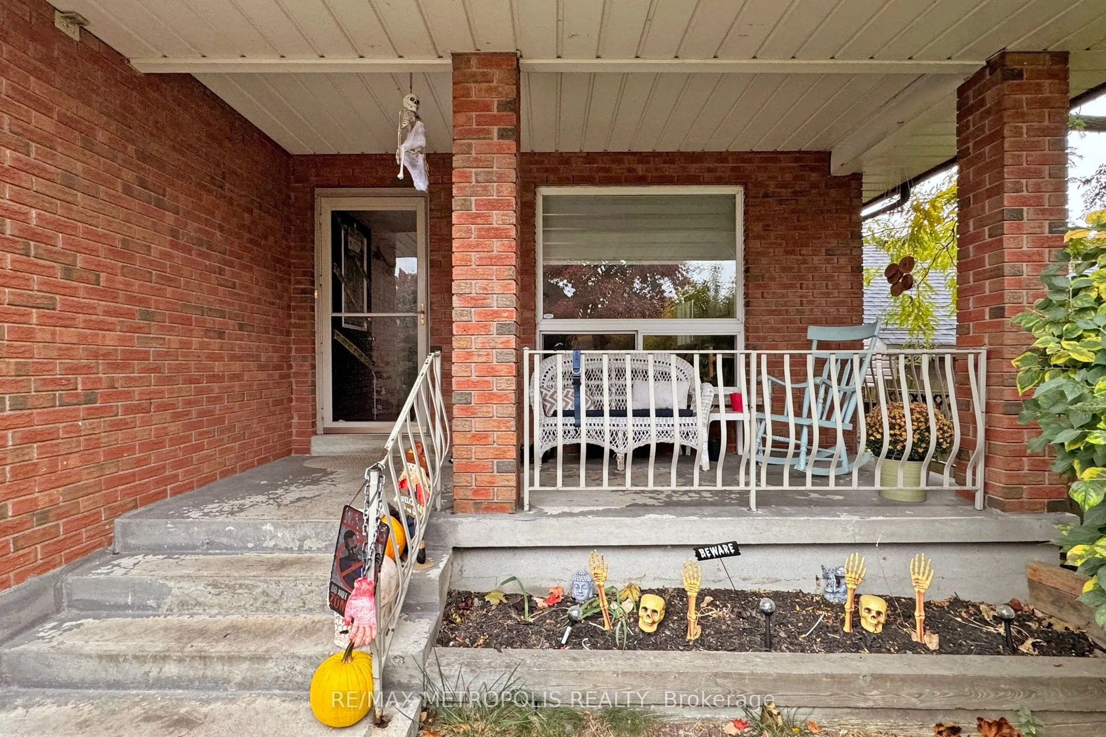 709 Keates Avenue