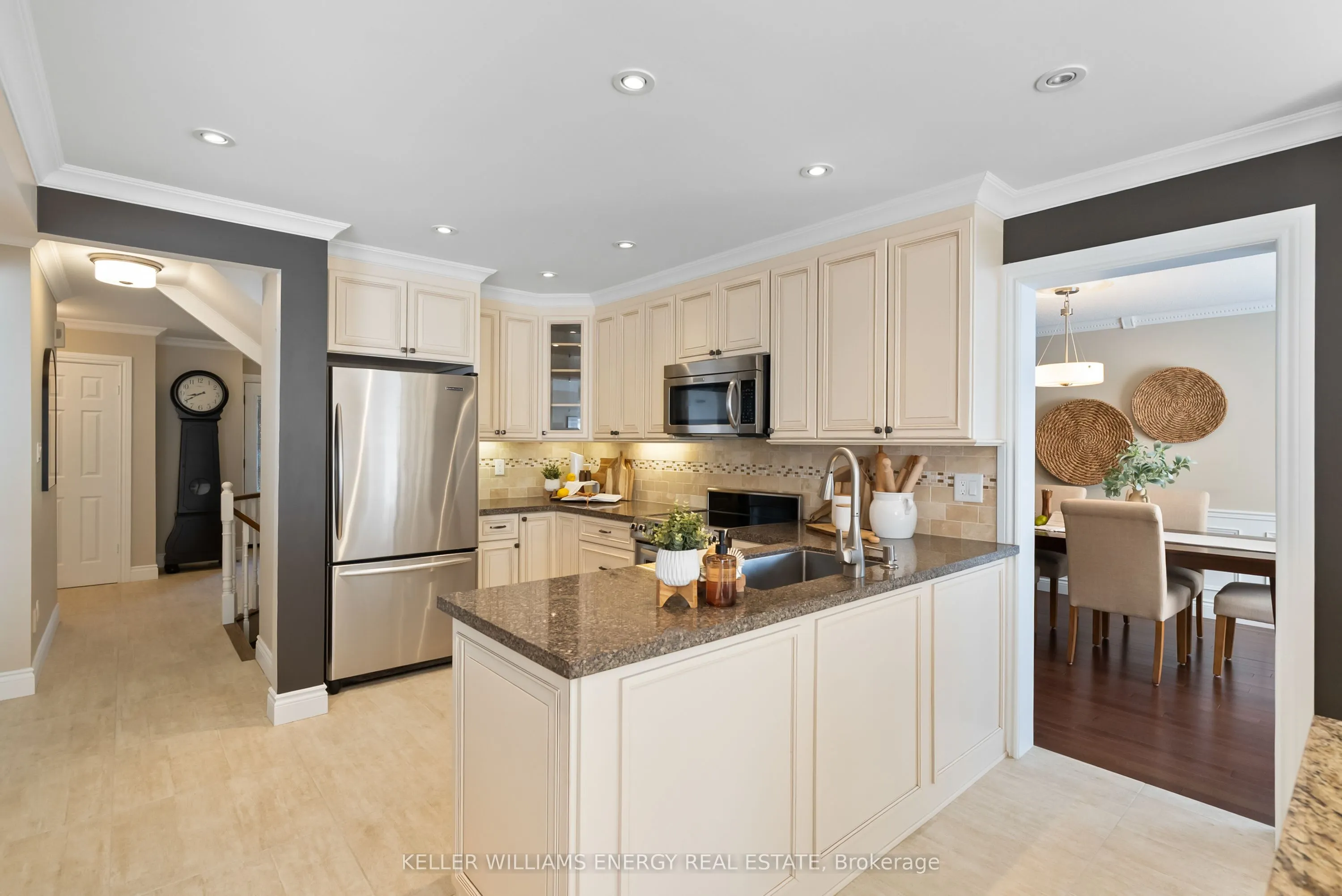 807 Regal Crescent