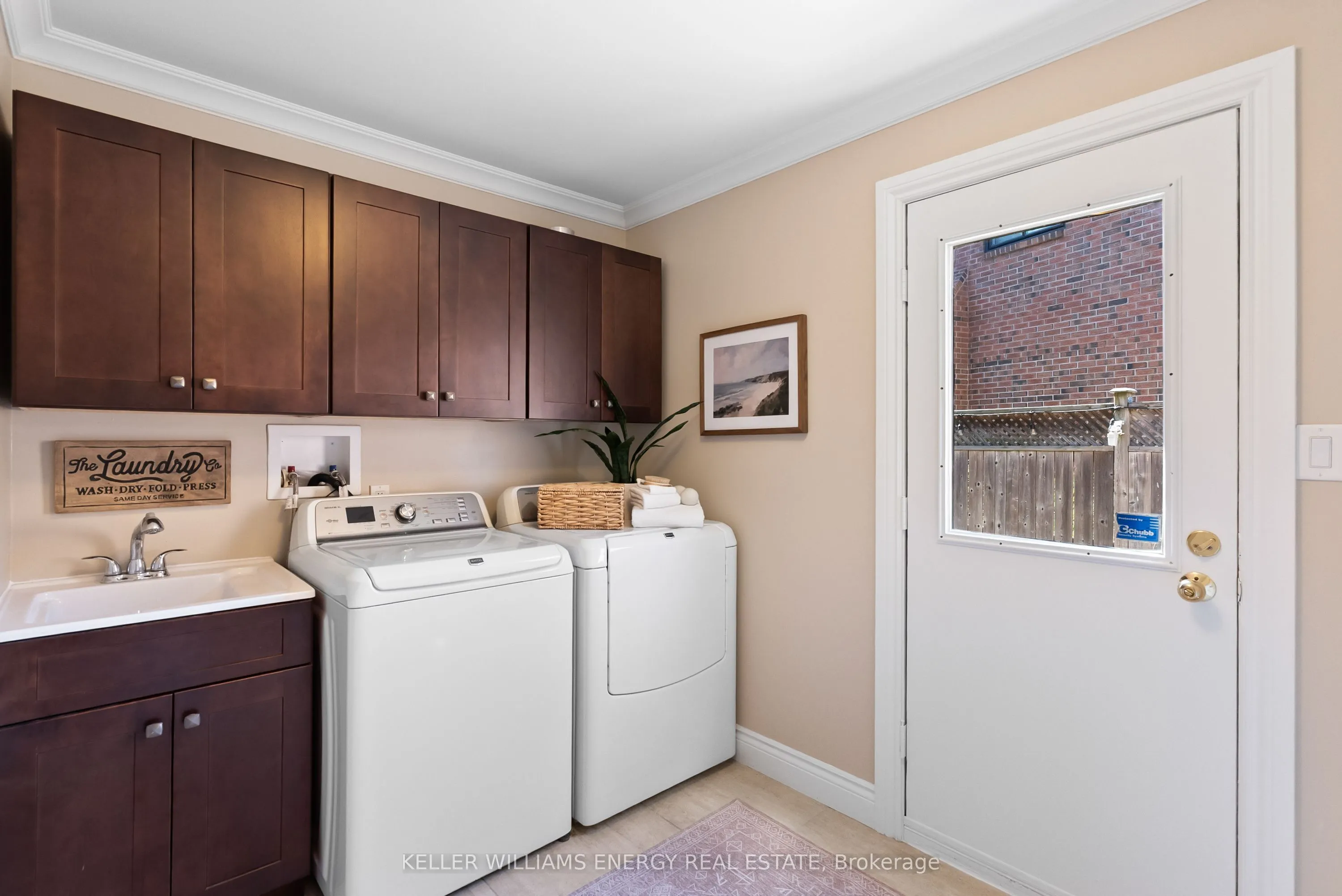 807 Regal Crescent