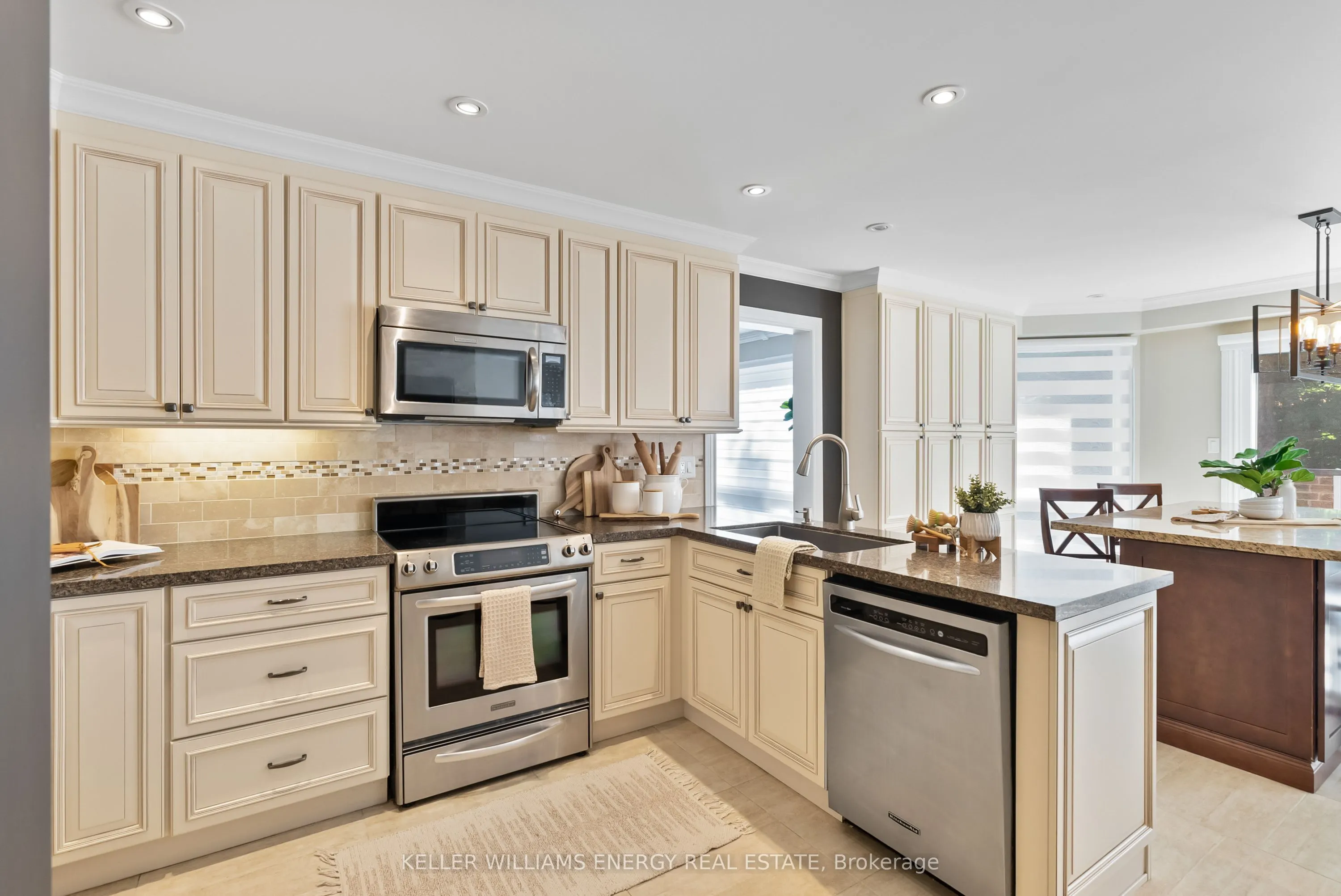 807 Regal Crescent