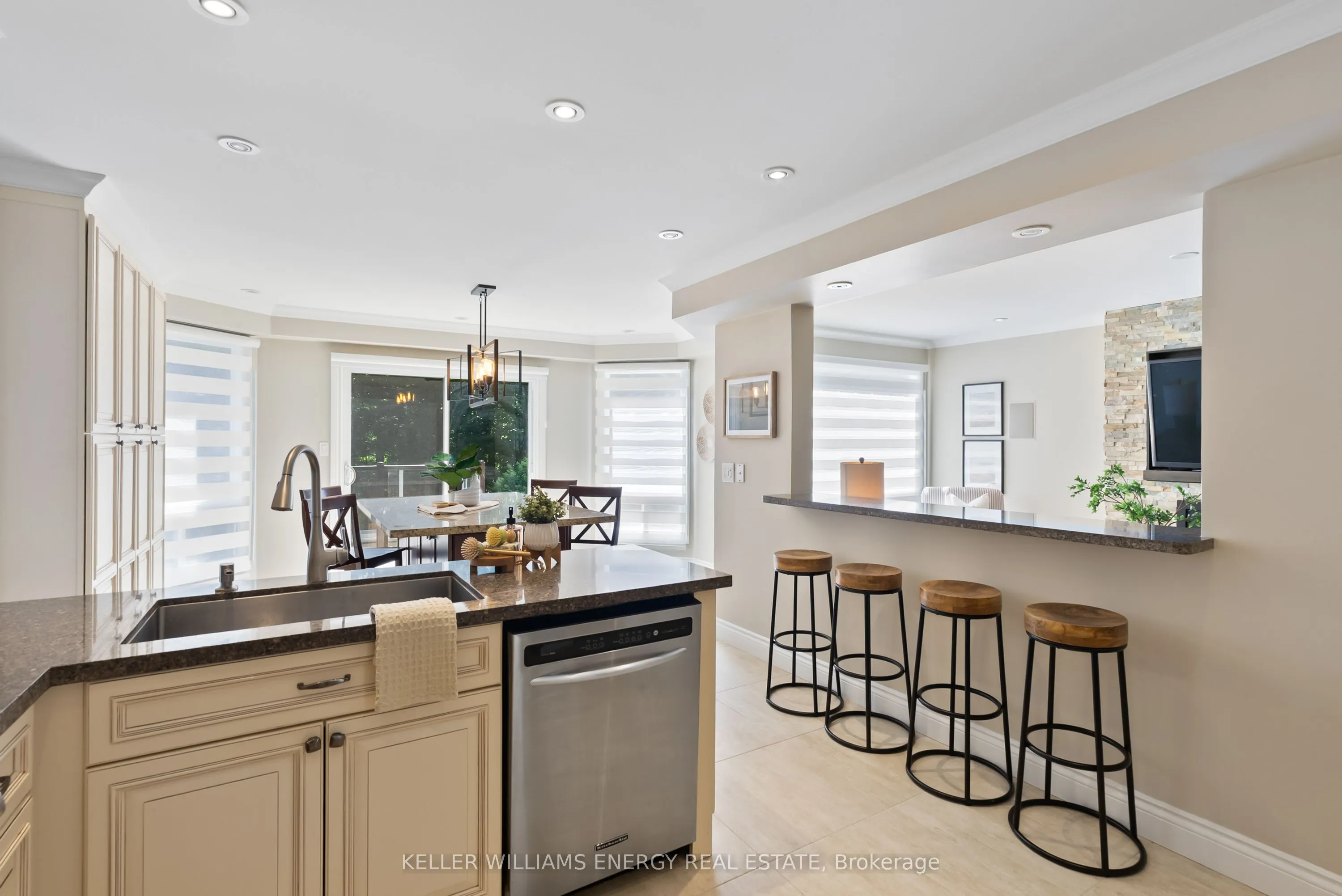 807 Regal Crescent