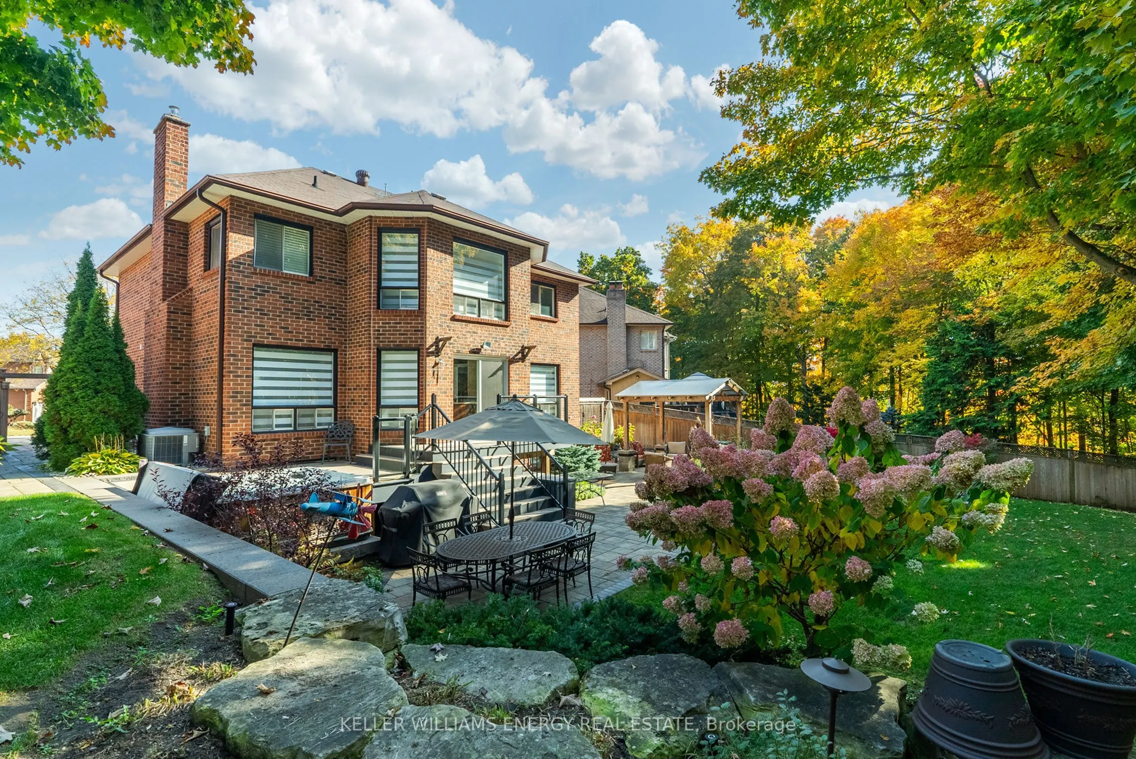 807 Regal Crescent