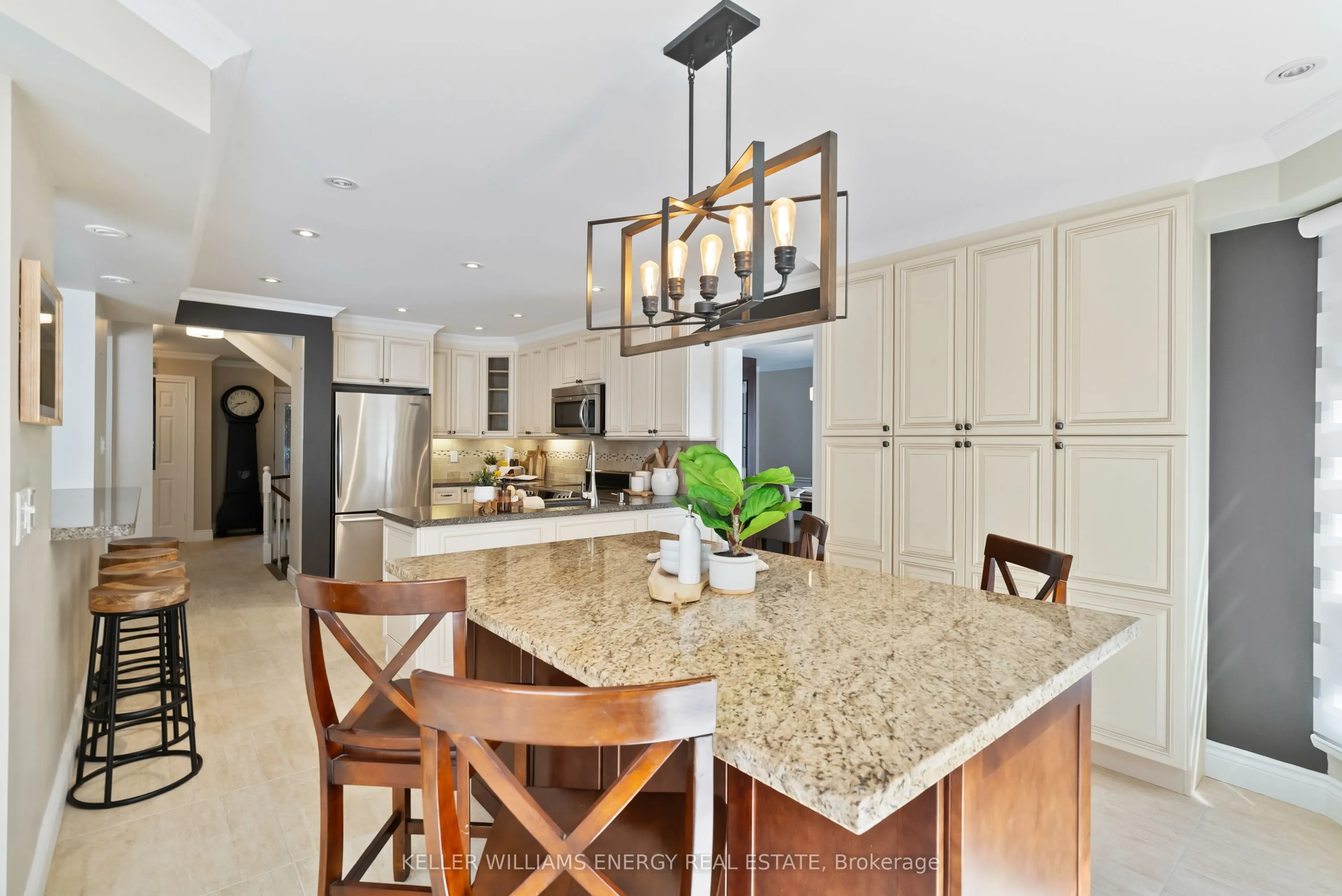 807 Regal Crescent