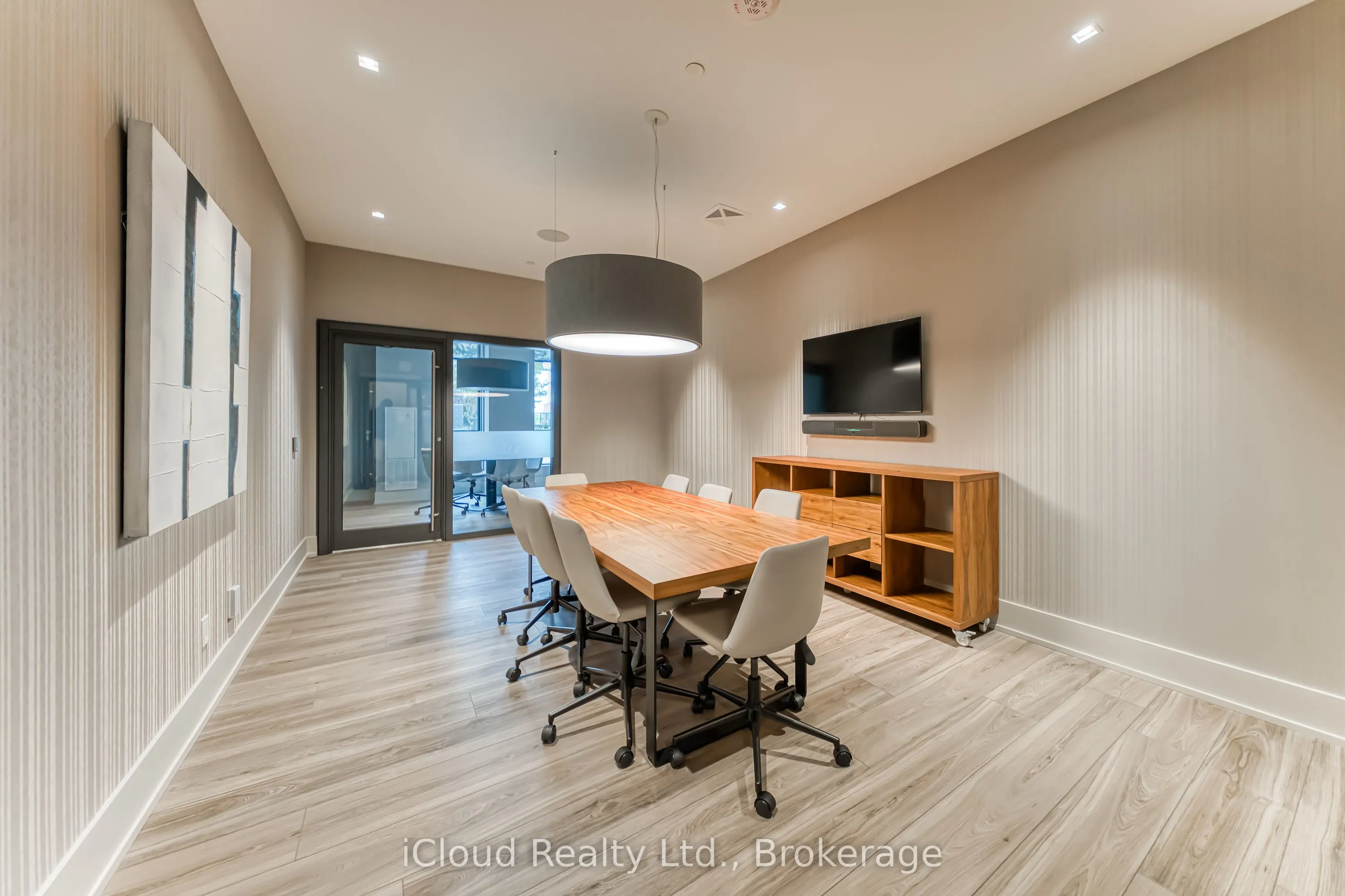 286 Main Street, #712