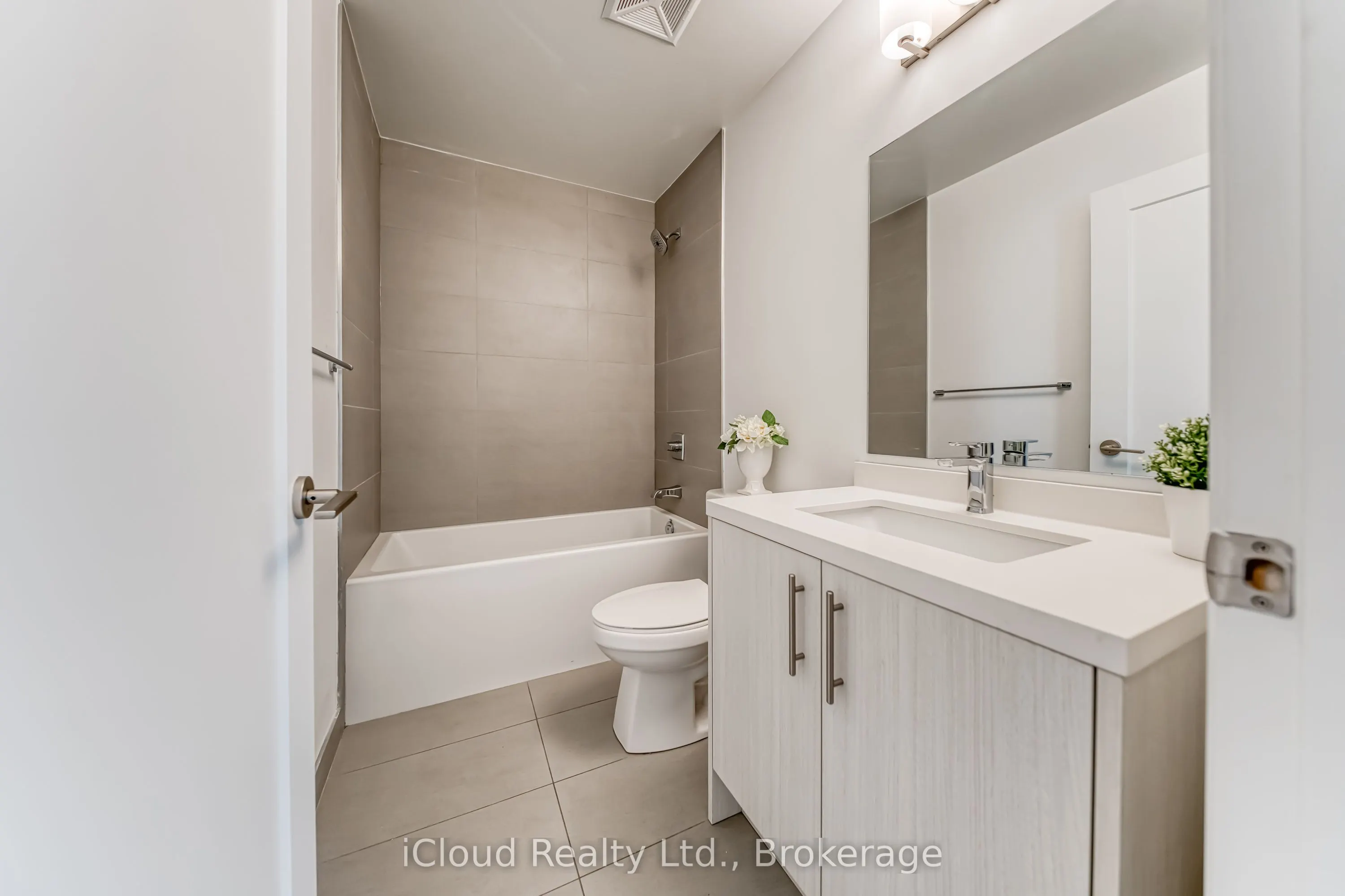 286 Main Street, #712