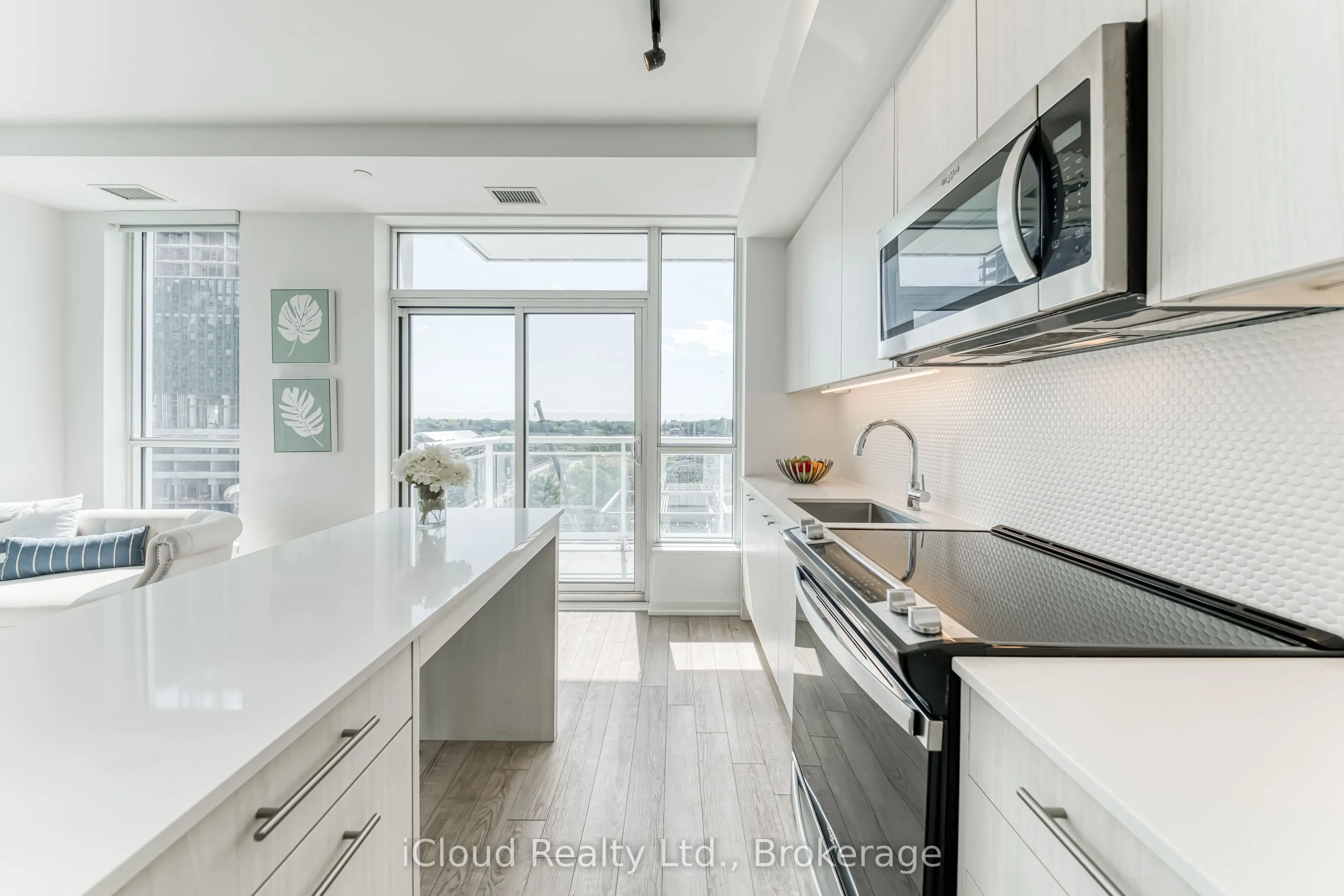 286 Main Street, #712