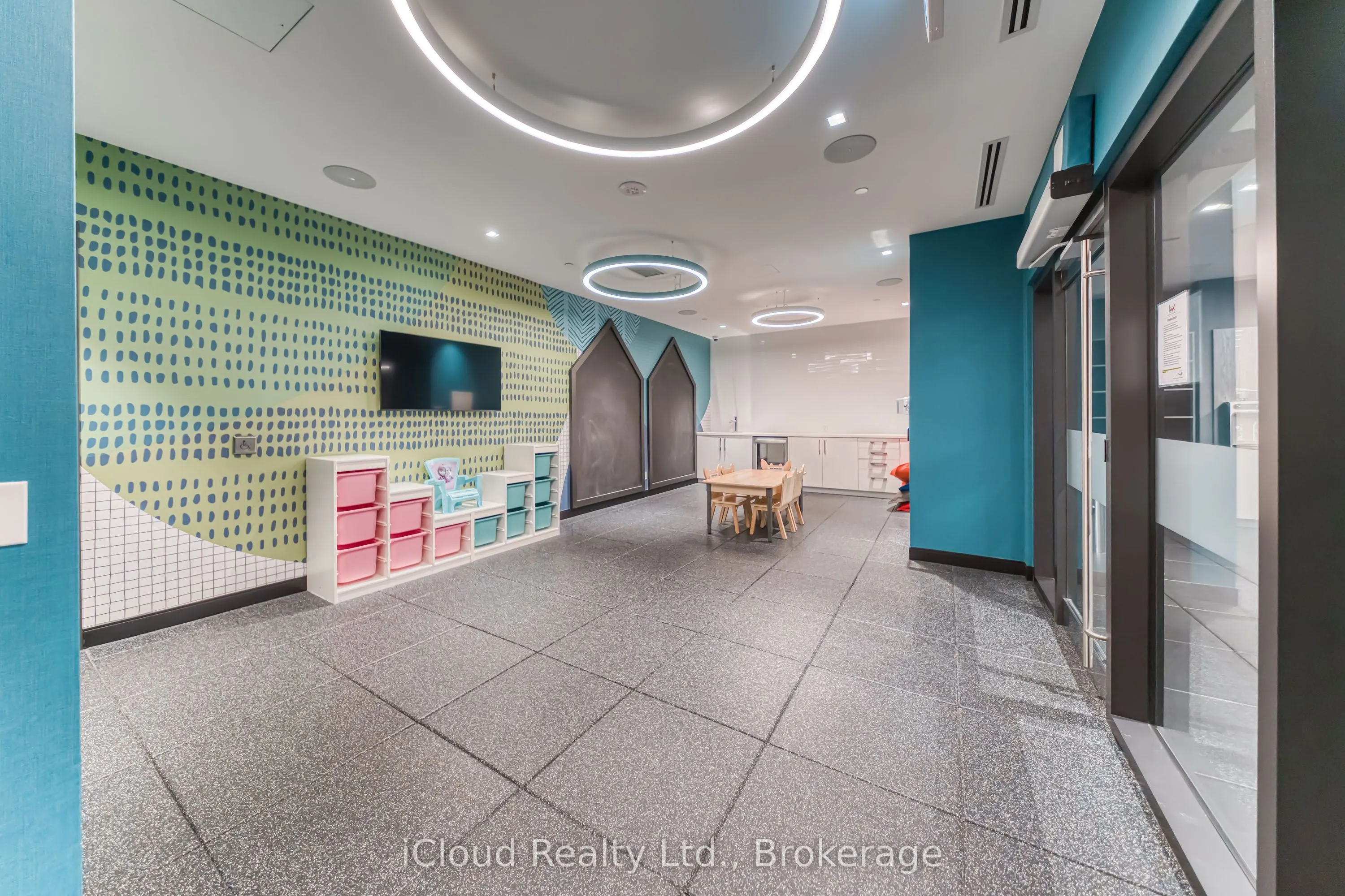 286 Main Street, #712