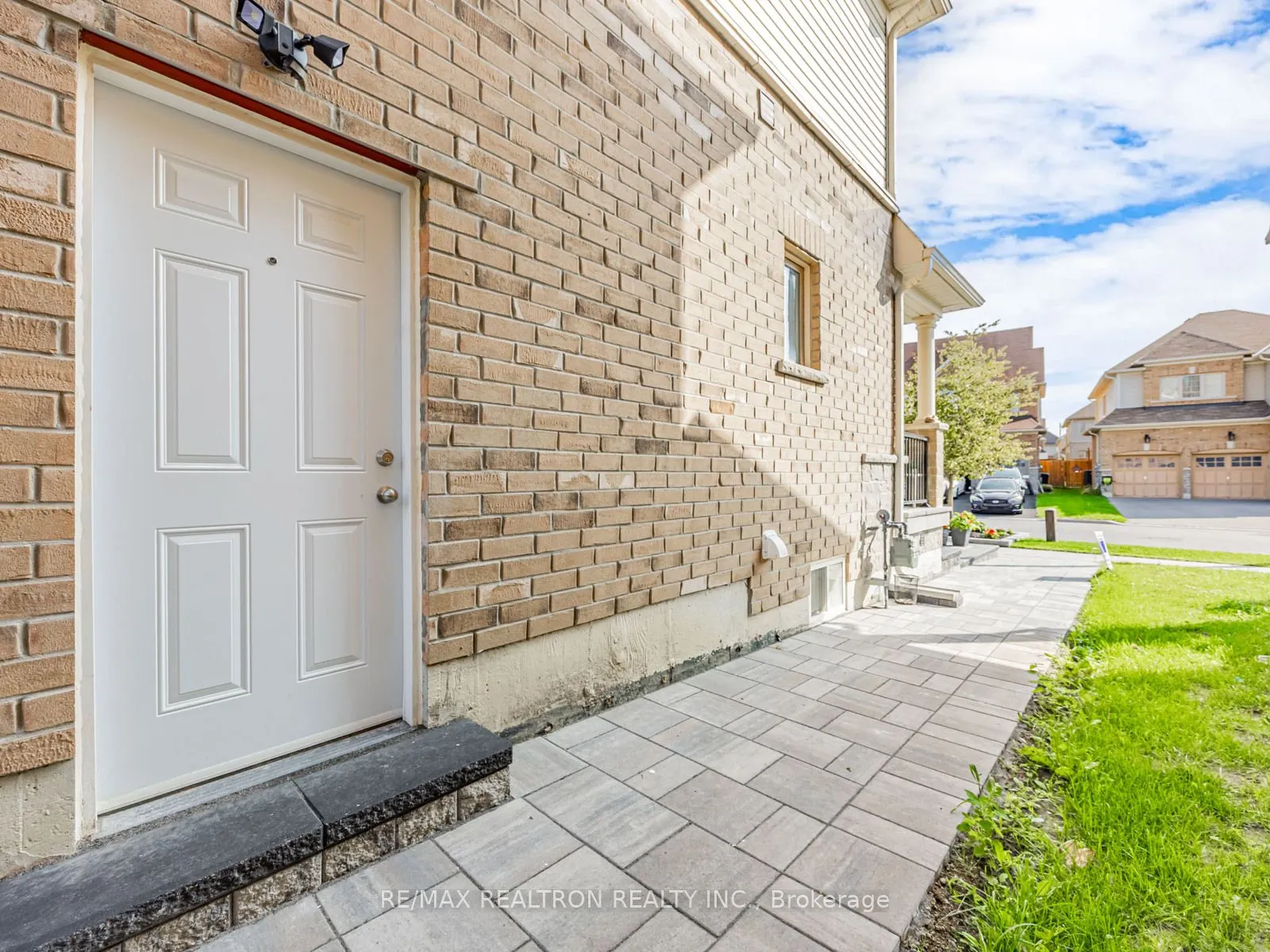 91 MCROBERTS Crescent