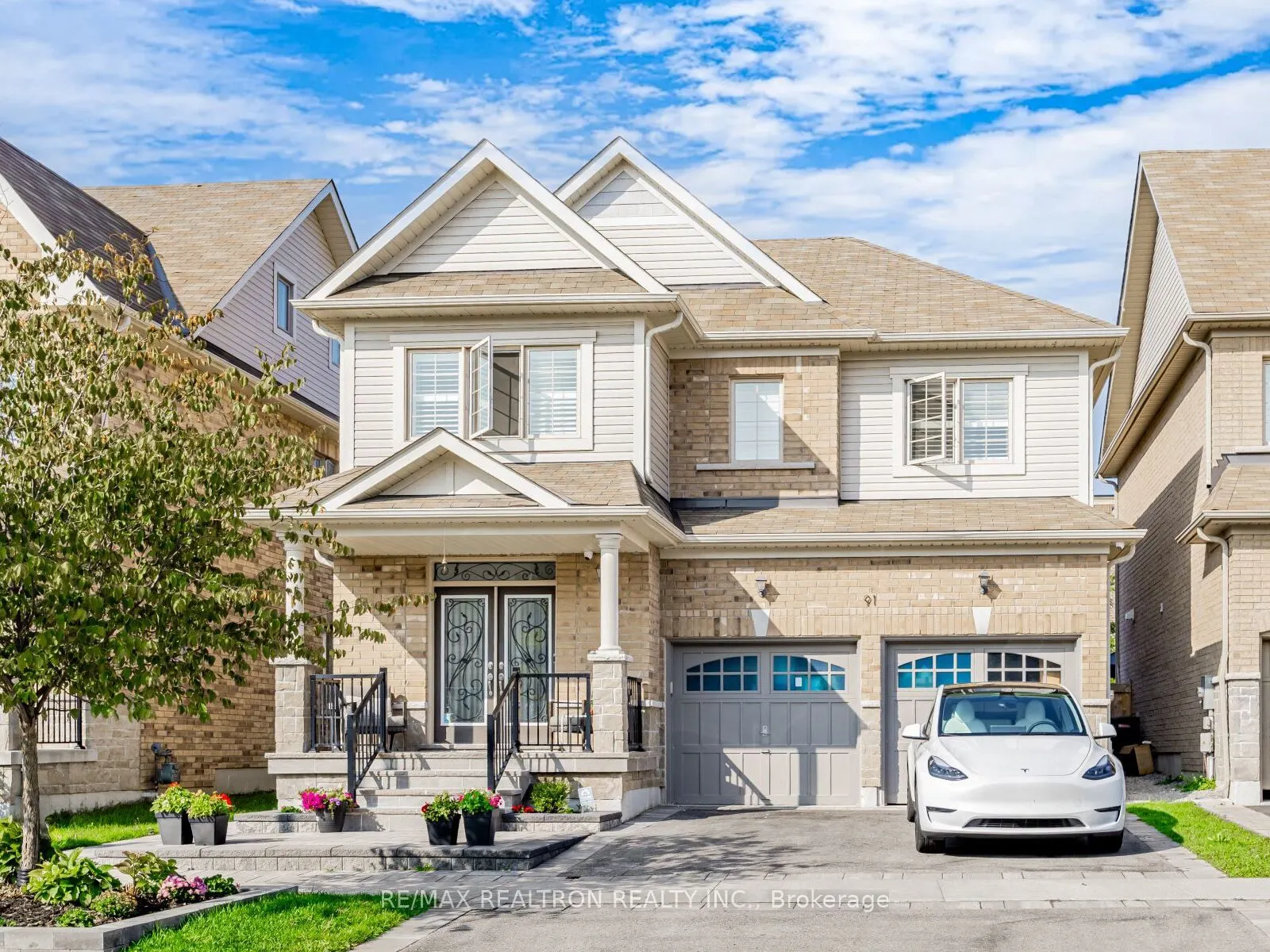 91 MCROBERTS Crescent