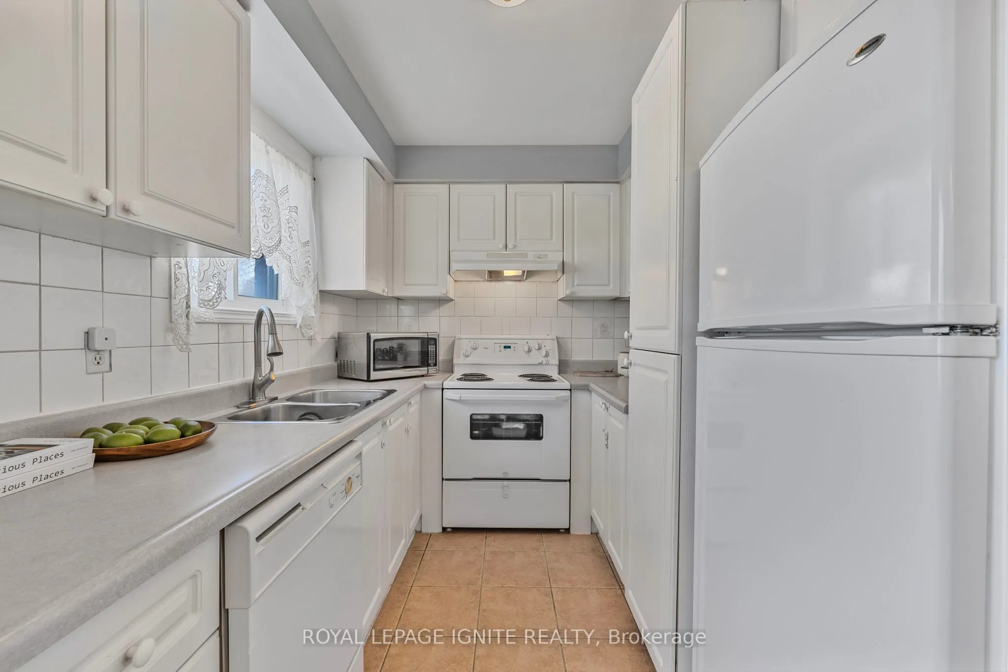 12 Eli Shackleton Court