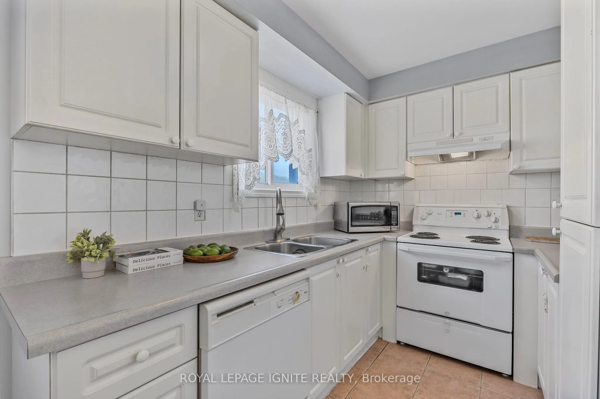 12 Eli Shackleton Court
