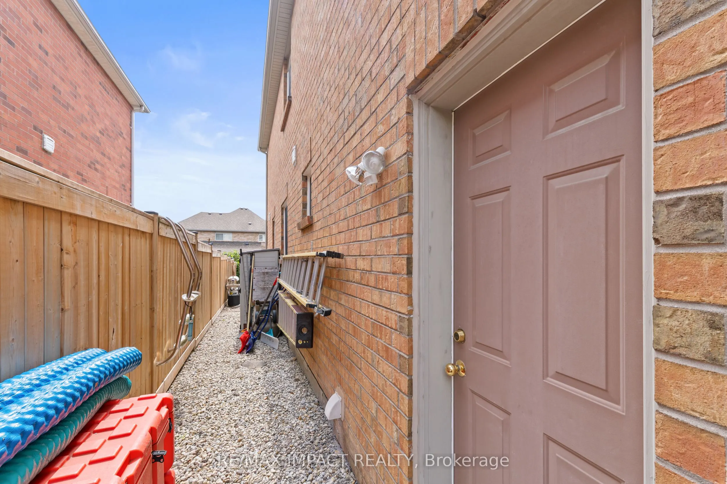 1 Windbreak Crescent