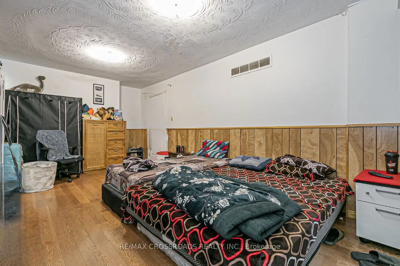 99 Fairglen Avenue, #Upper