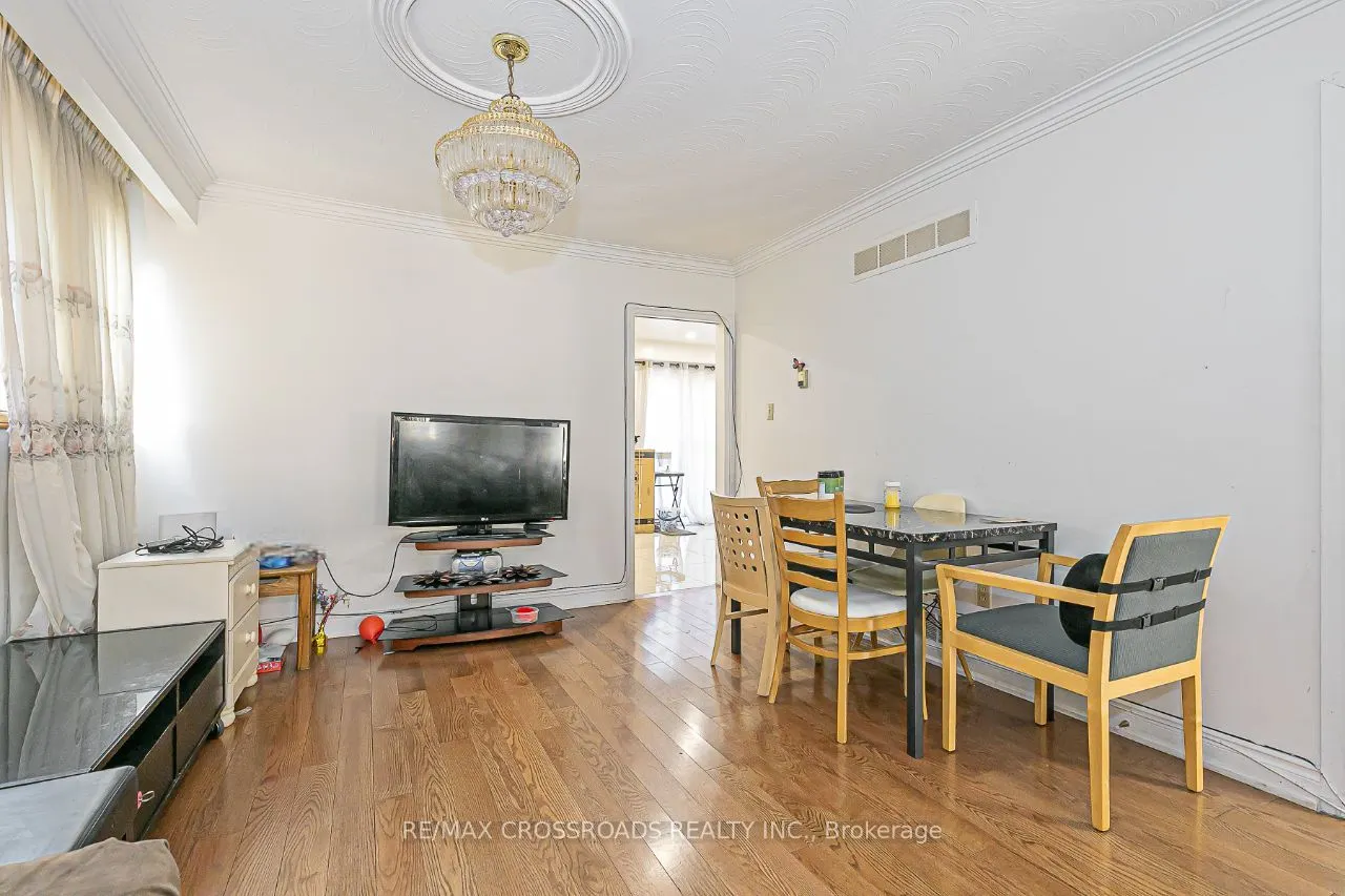 99 Fairglen Avenue, #Upper