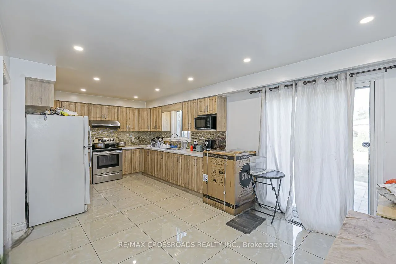 99 Fairglen Avenue, #Upper