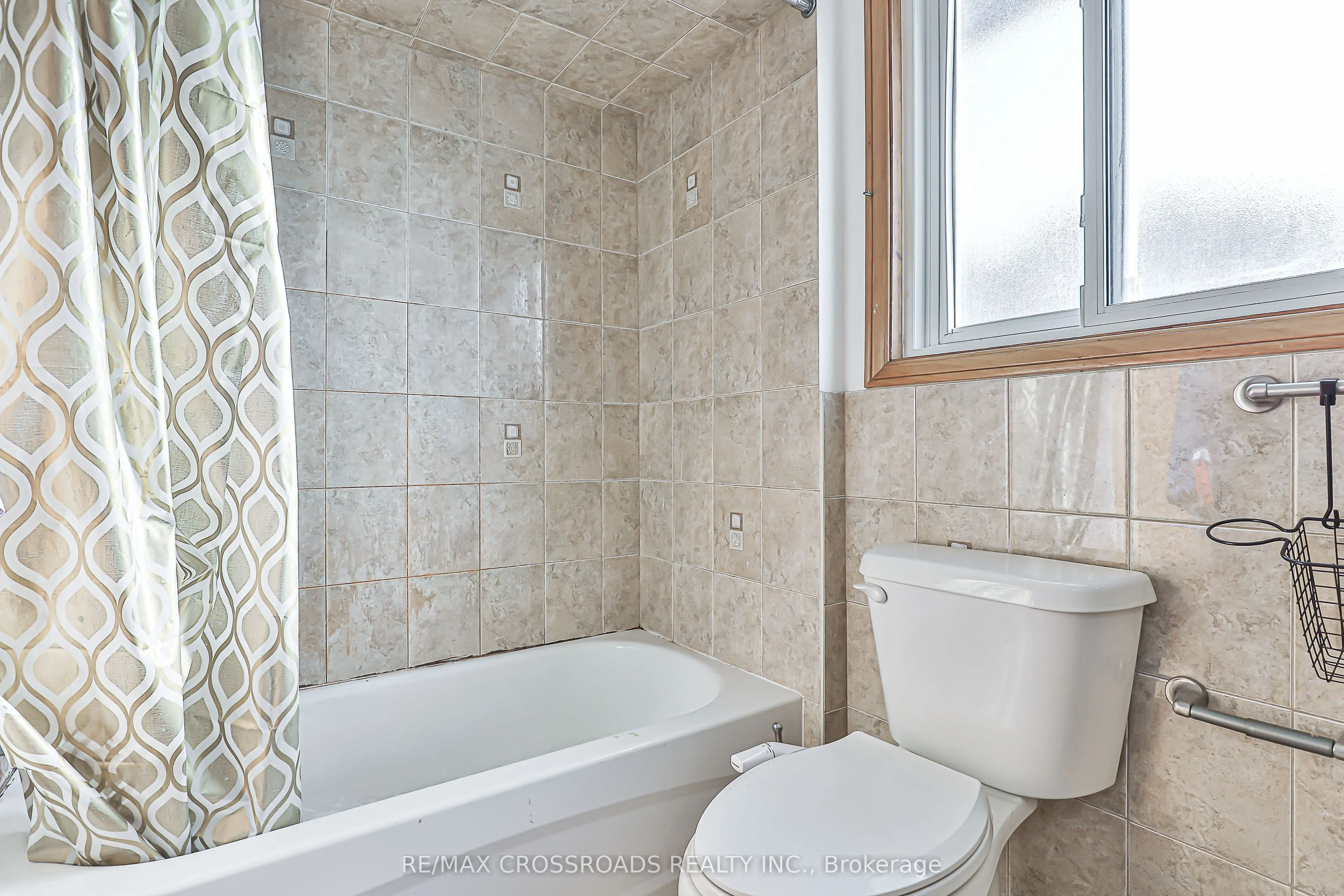 99 Fairglen Avenue, #Upper