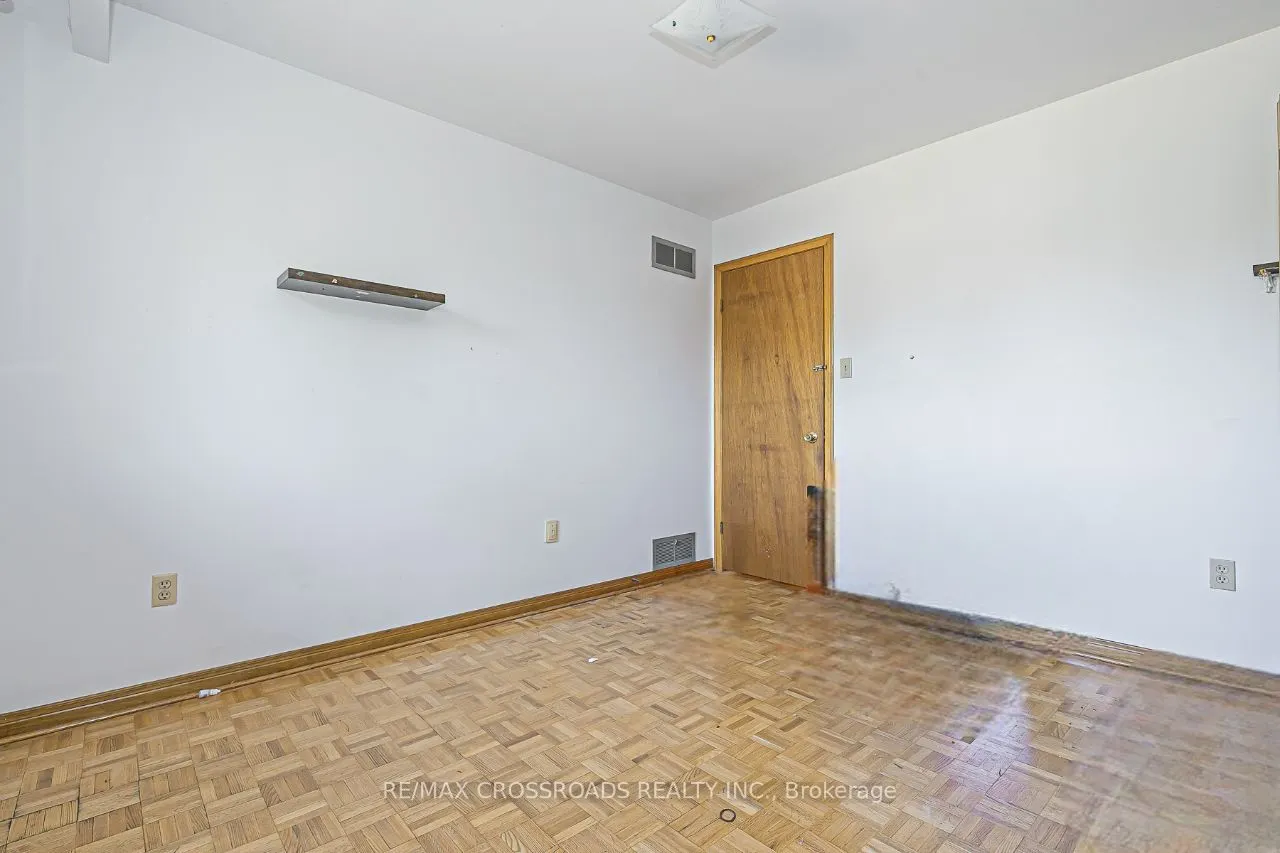 99 Fairglen Avenue, #Upper