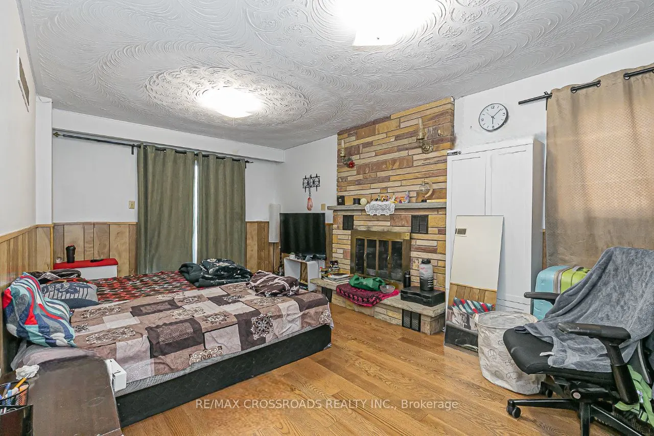 99 Fairglen Avenue, #Upper