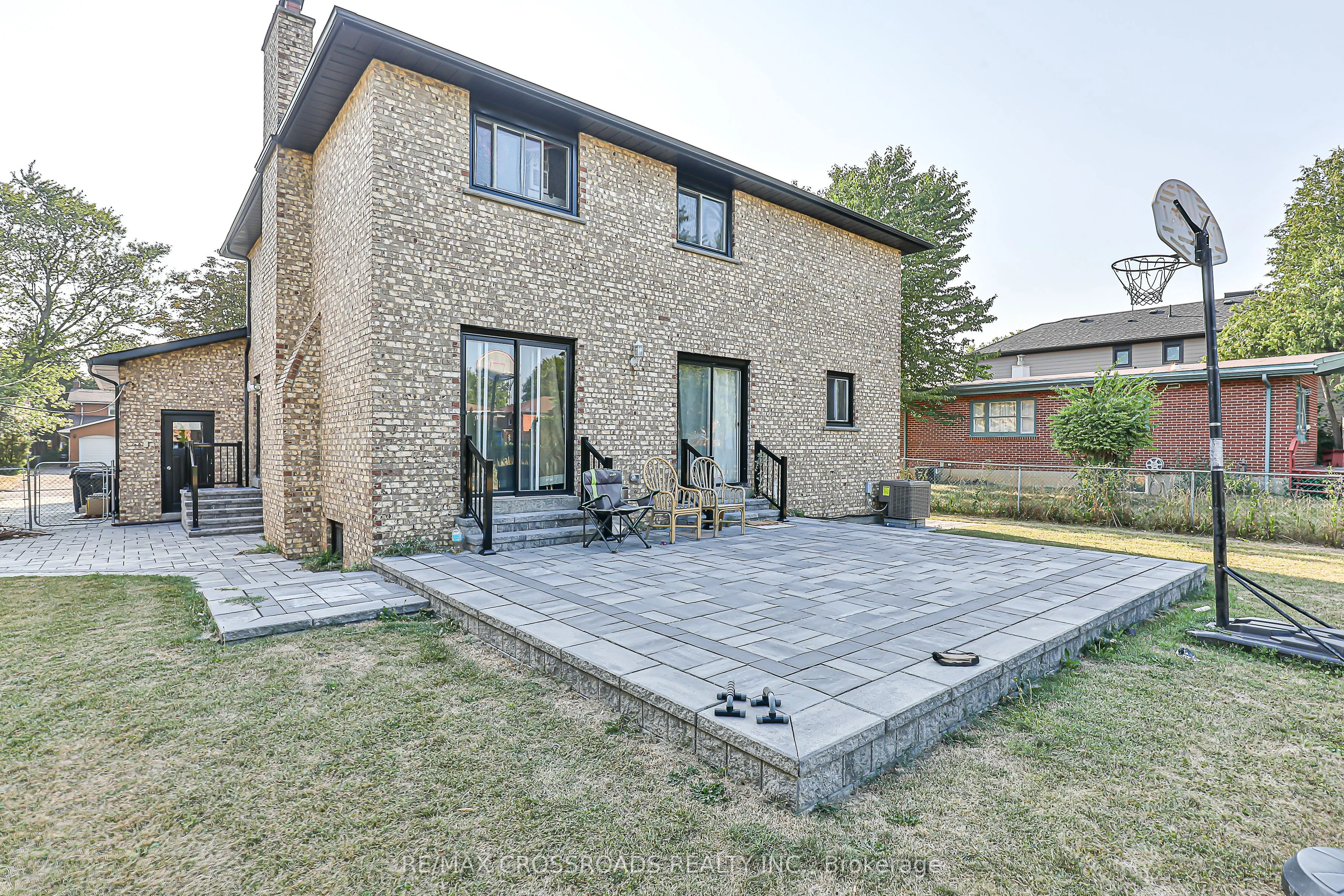 99 Fairglen Avenue, #Lower
