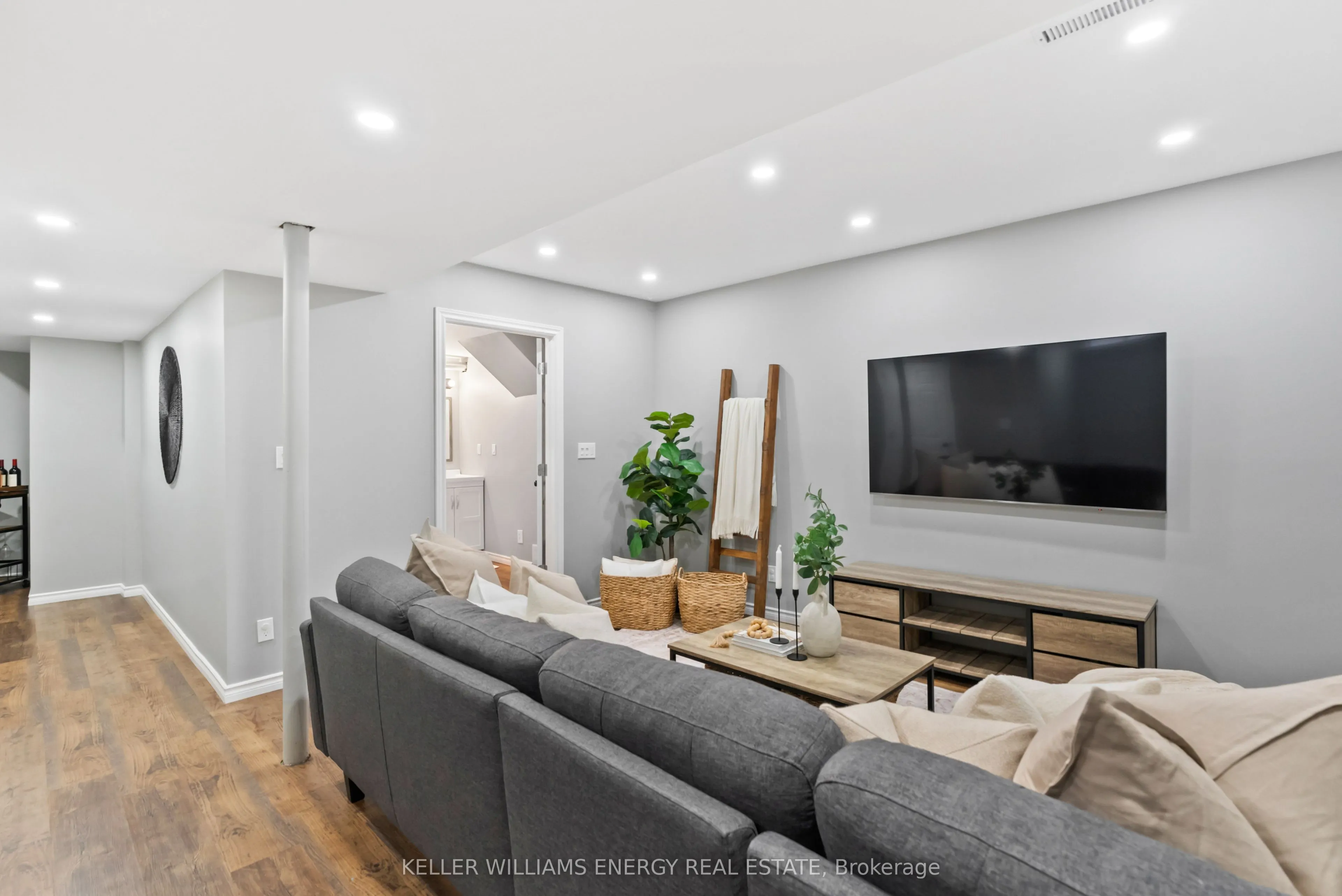102 Lownie Court