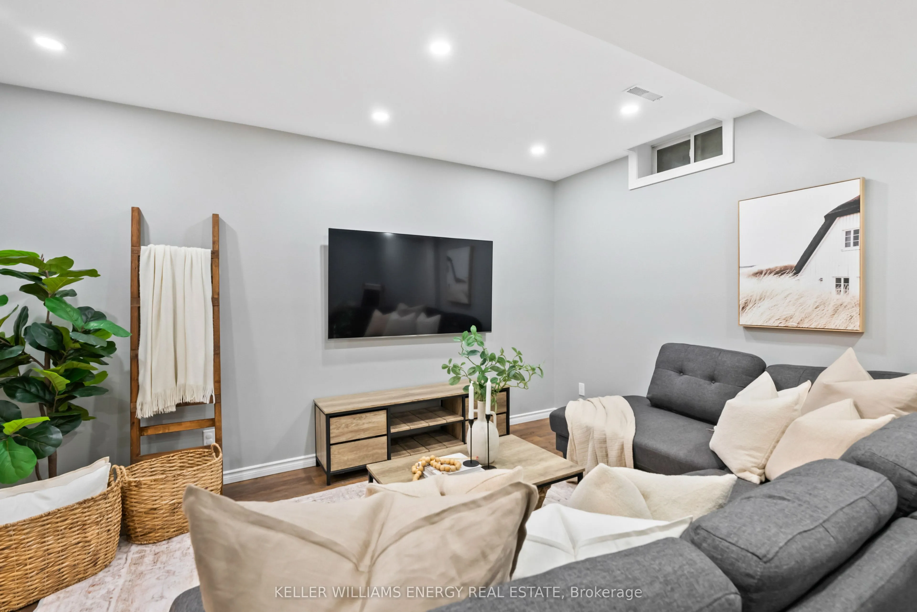 102 Lownie Court