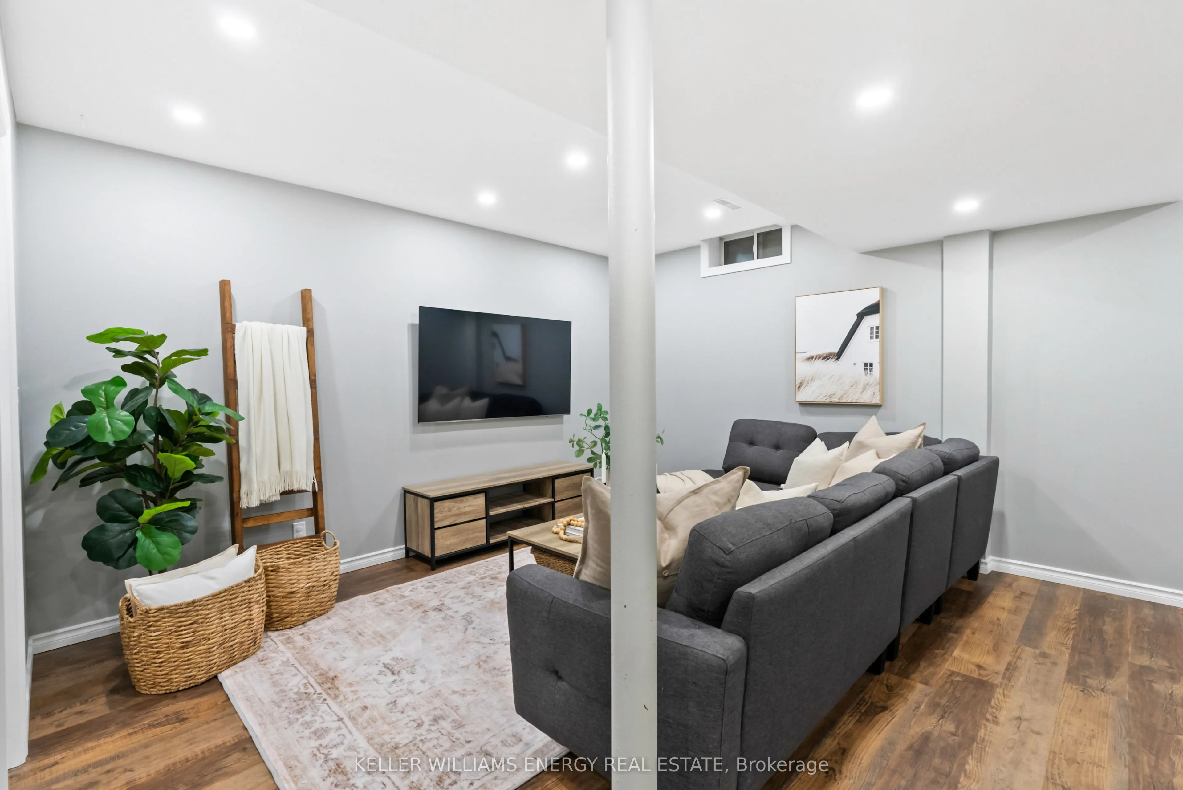 102 Lownie Court