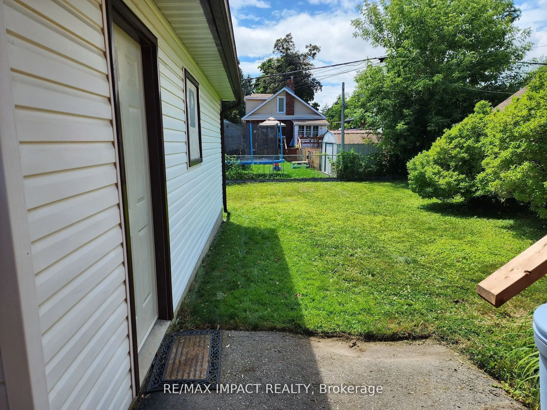 636 CHRISTIE Avenue