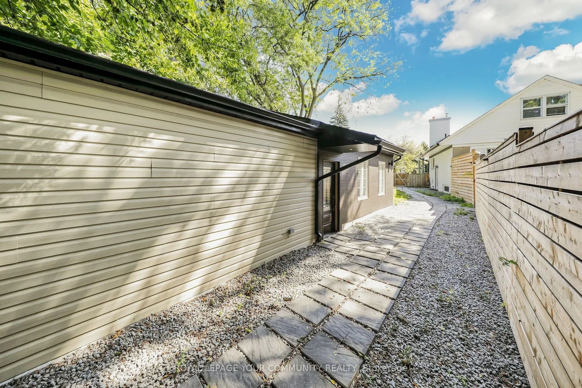 8 Fraserton Crescent