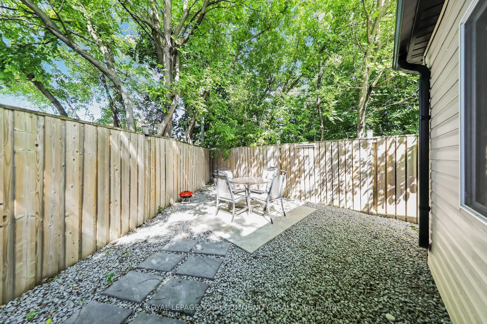 8 Fraserton Crescent