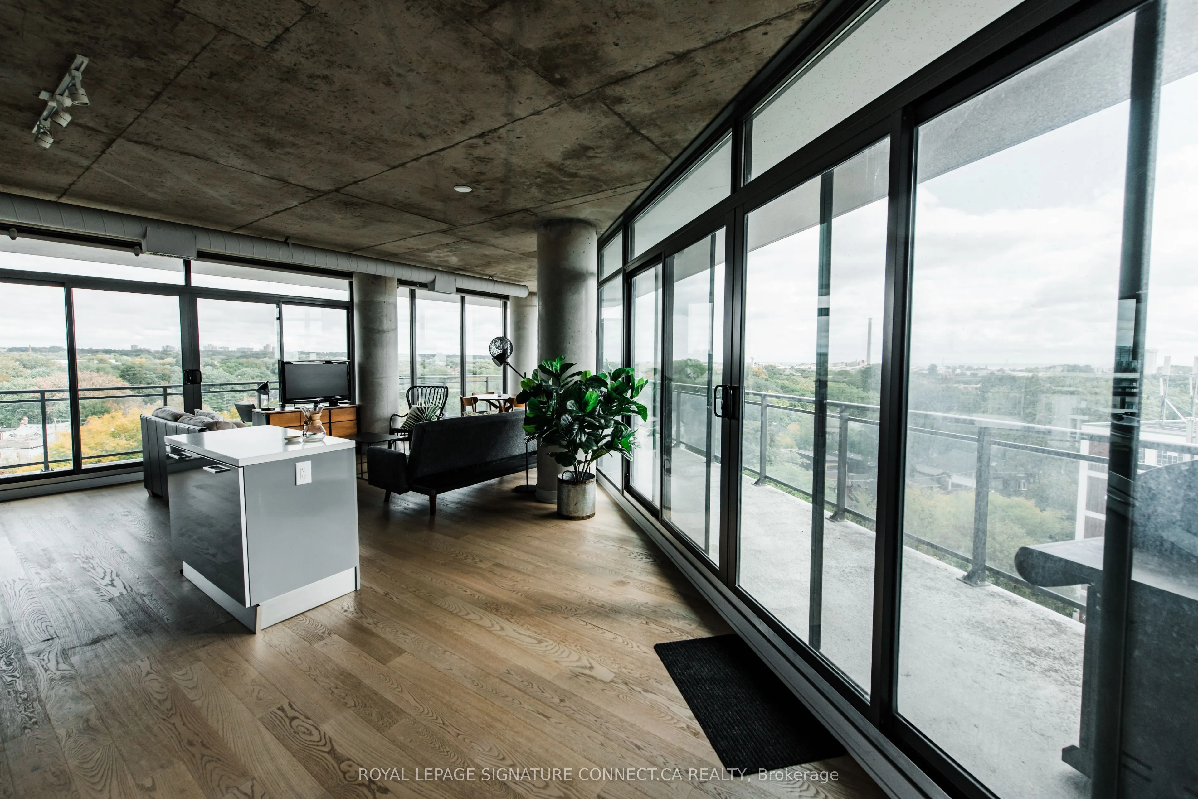 319 Carlaw Avenue, #1010