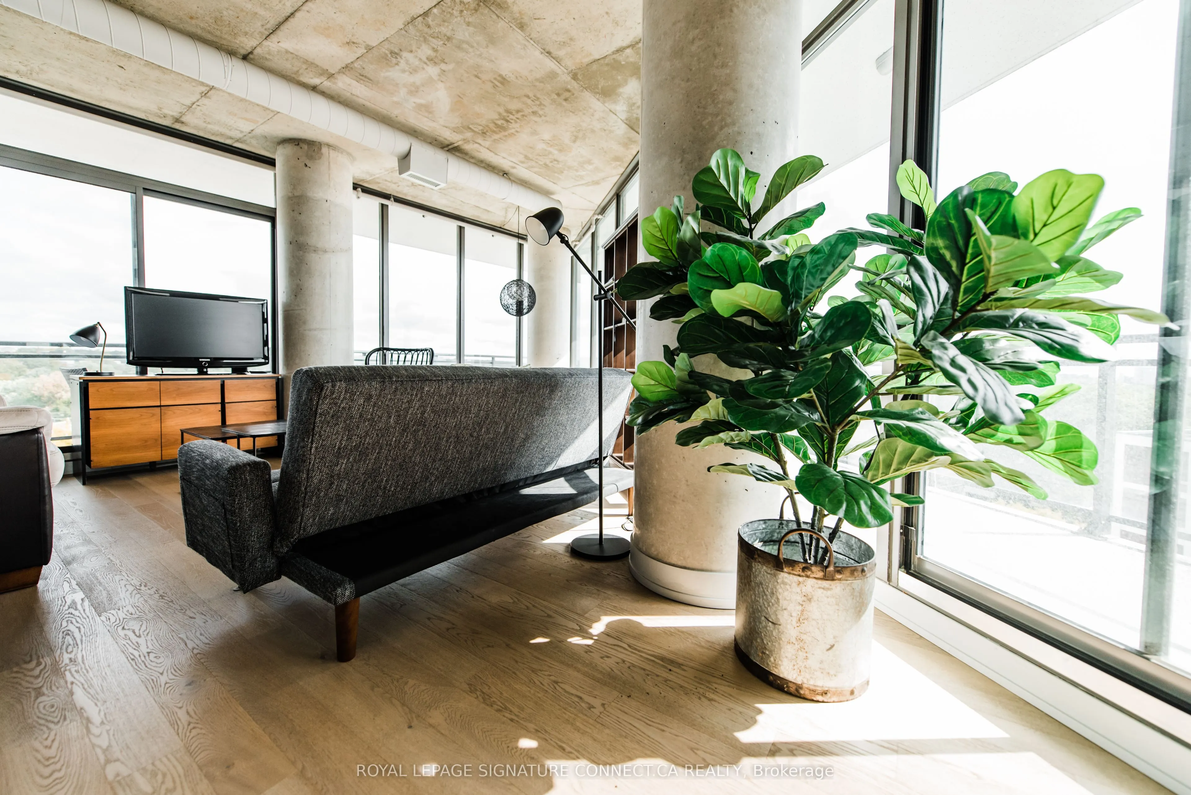 319 Carlaw Avenue, #1010