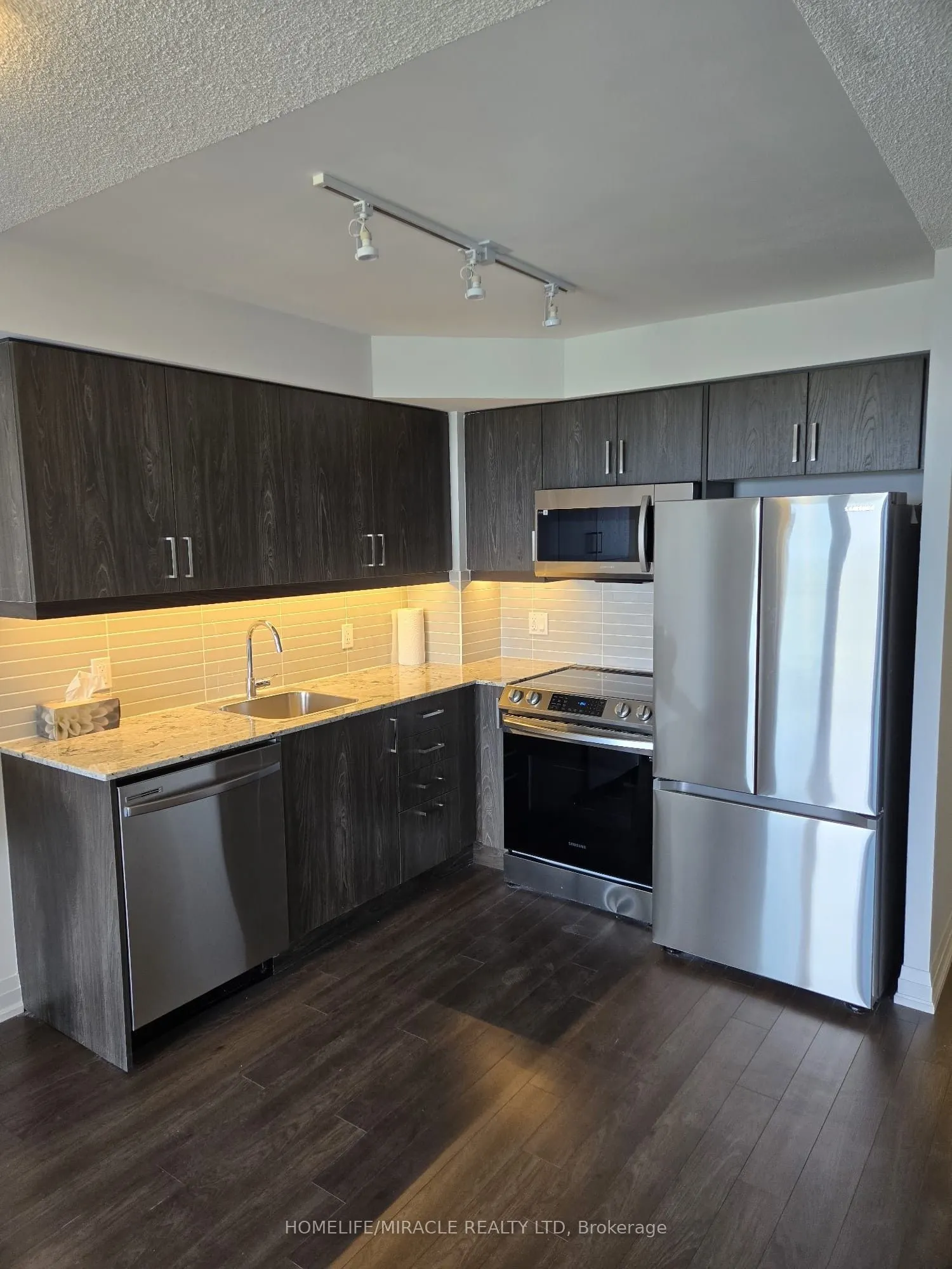 20 Meadowglen Place, #2502
