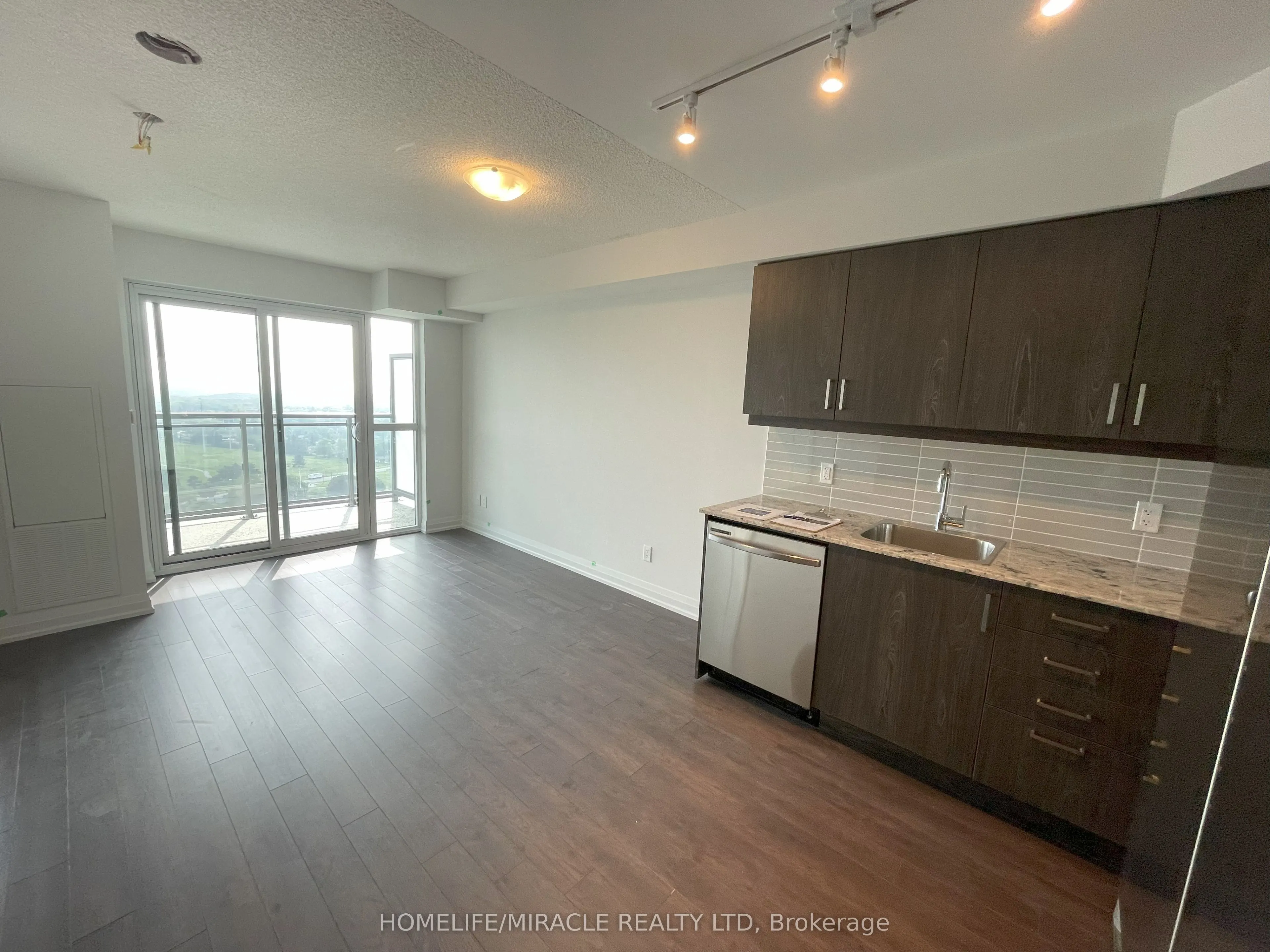 20 Meadowglen Place, #2502
