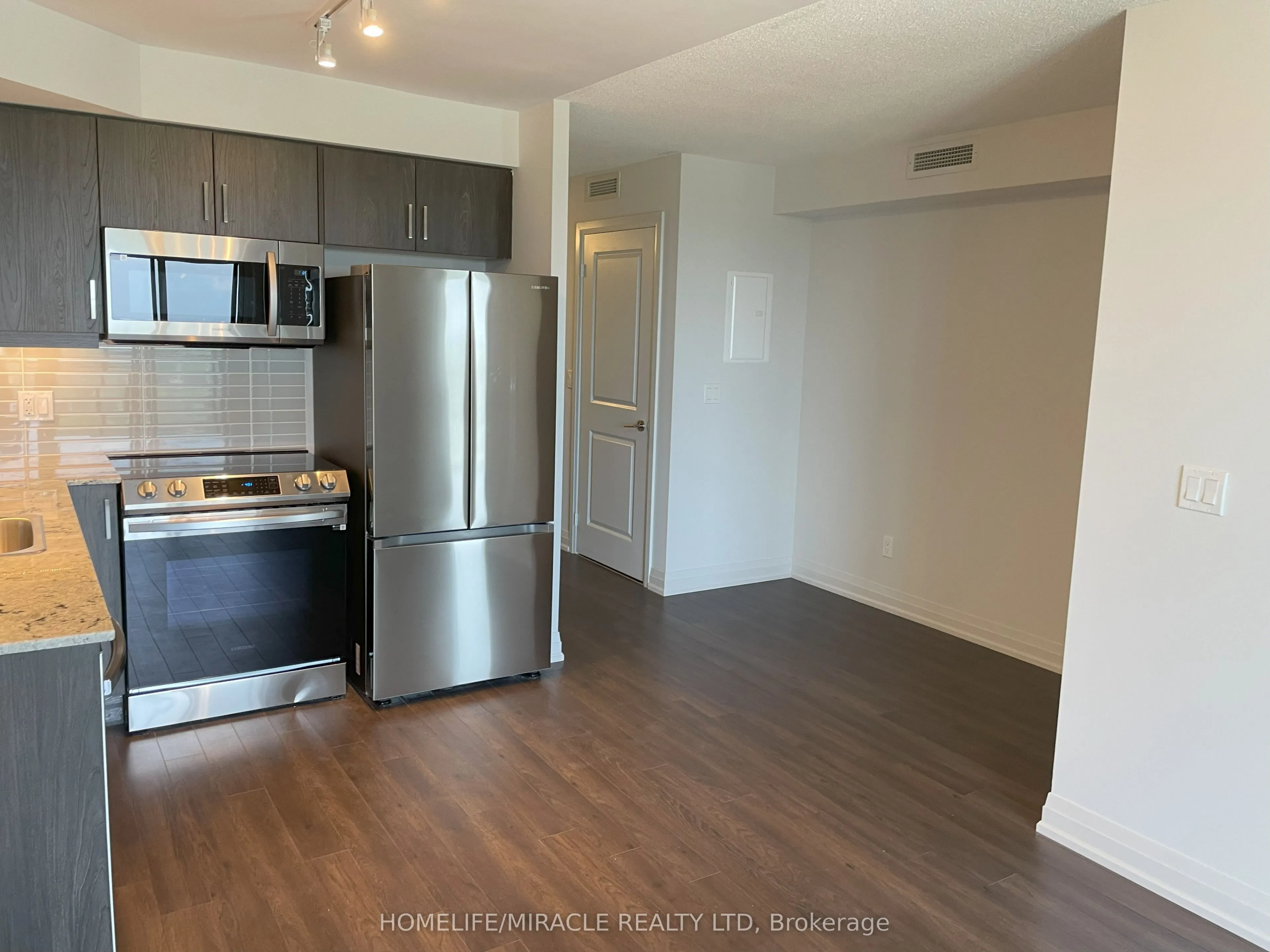 20 Meadowglen Place, #2502