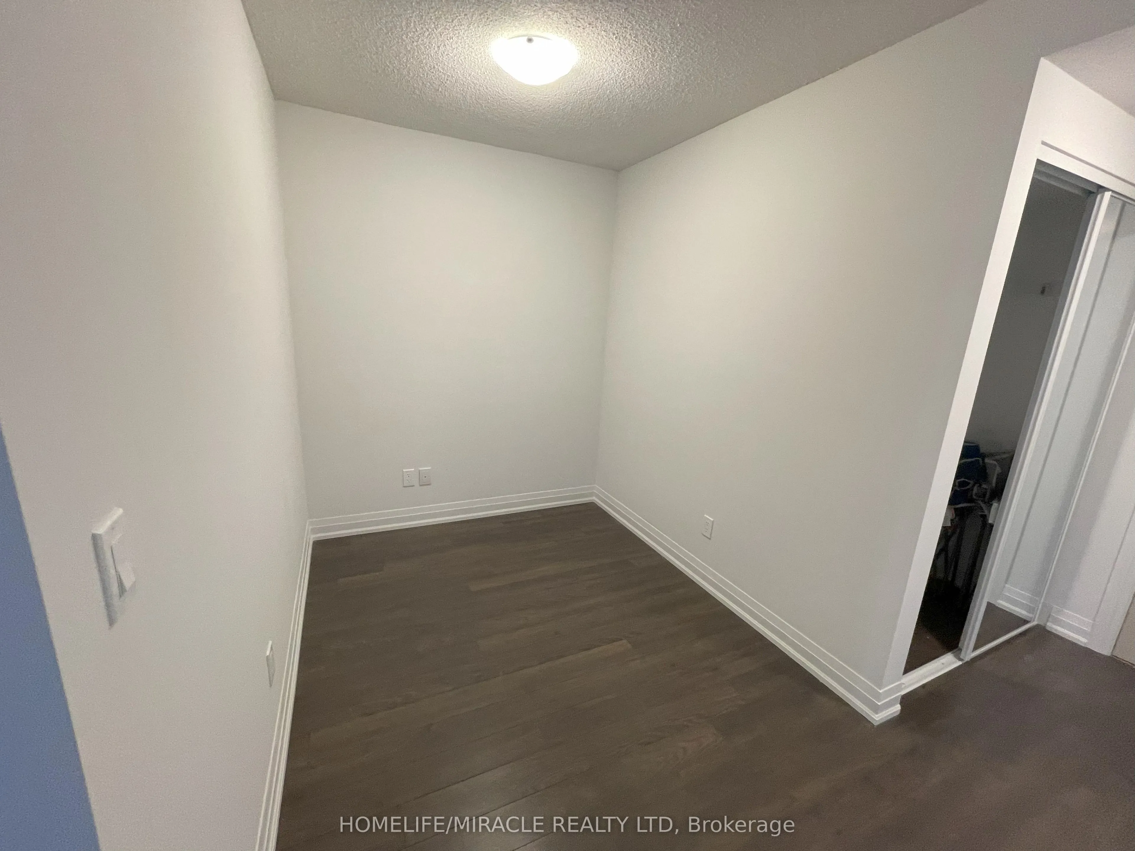 20 Meadowglen Place, #2502