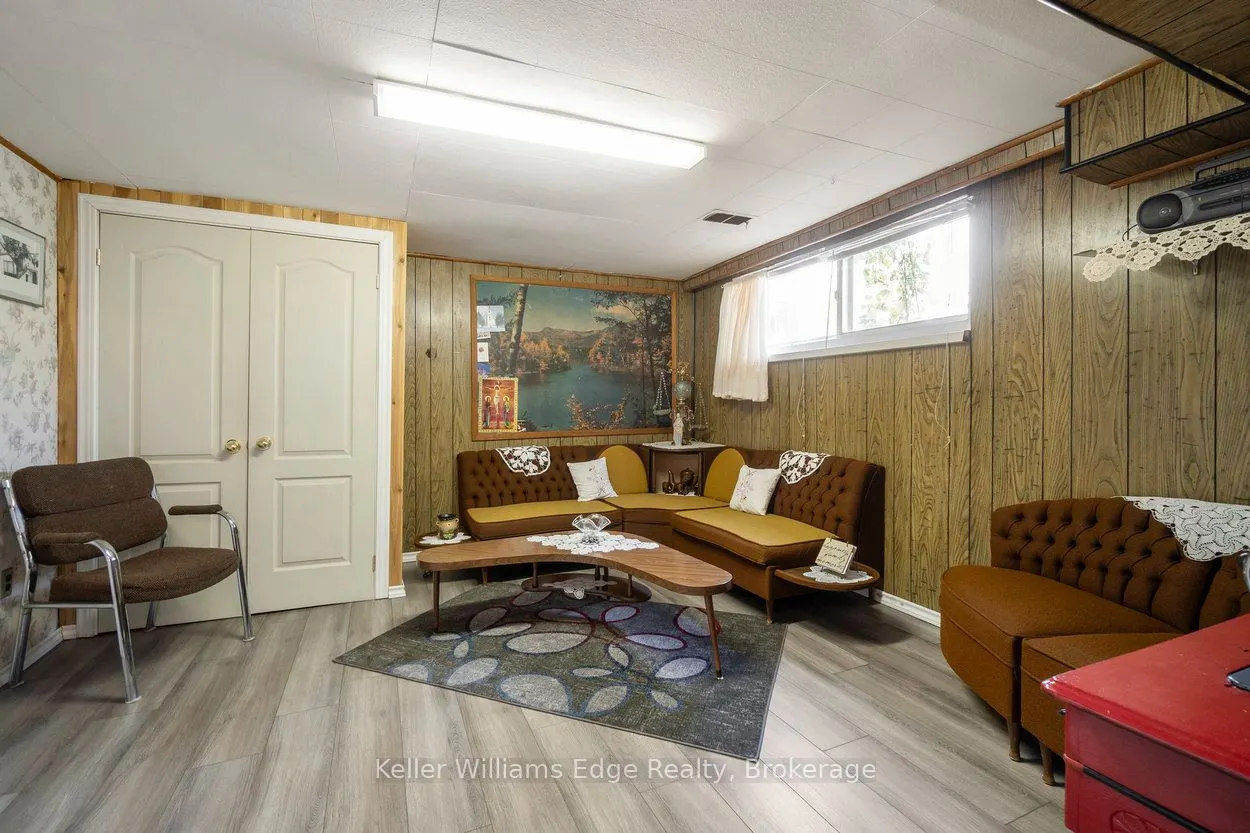 11 Calumet Crescent