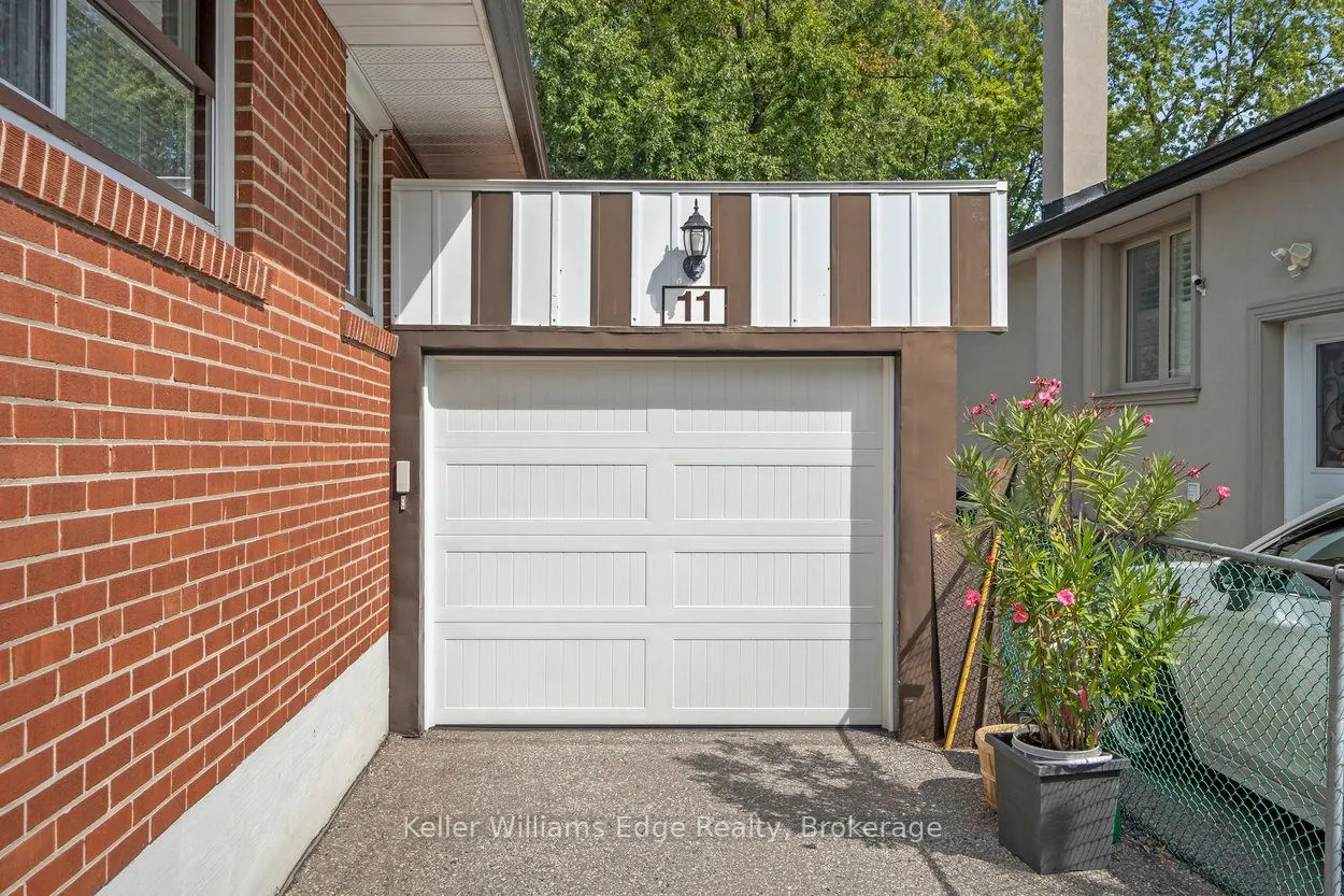 11 Calumet Crescent