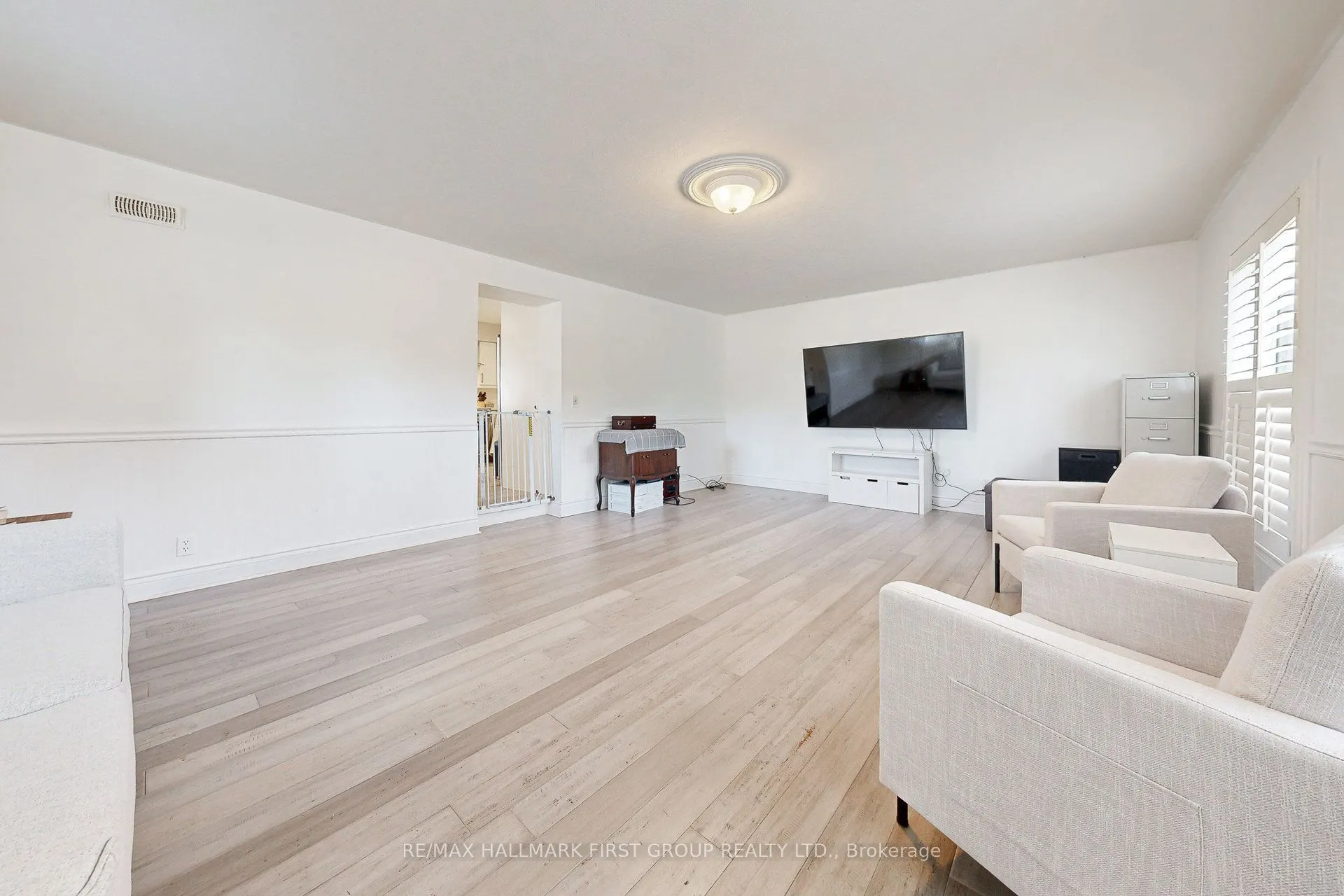 8063 King Street