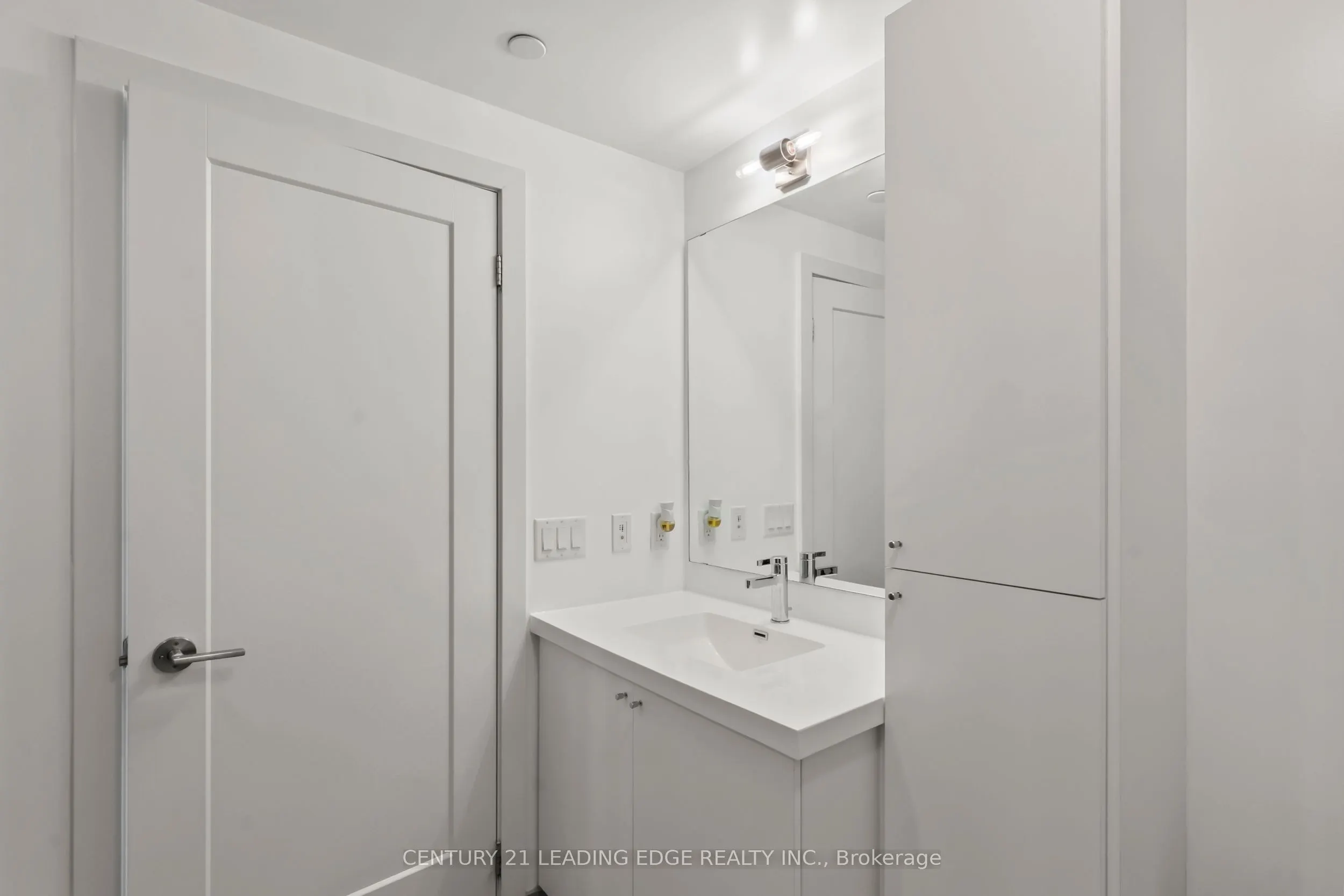 2550 Simcoe Street N, #1903