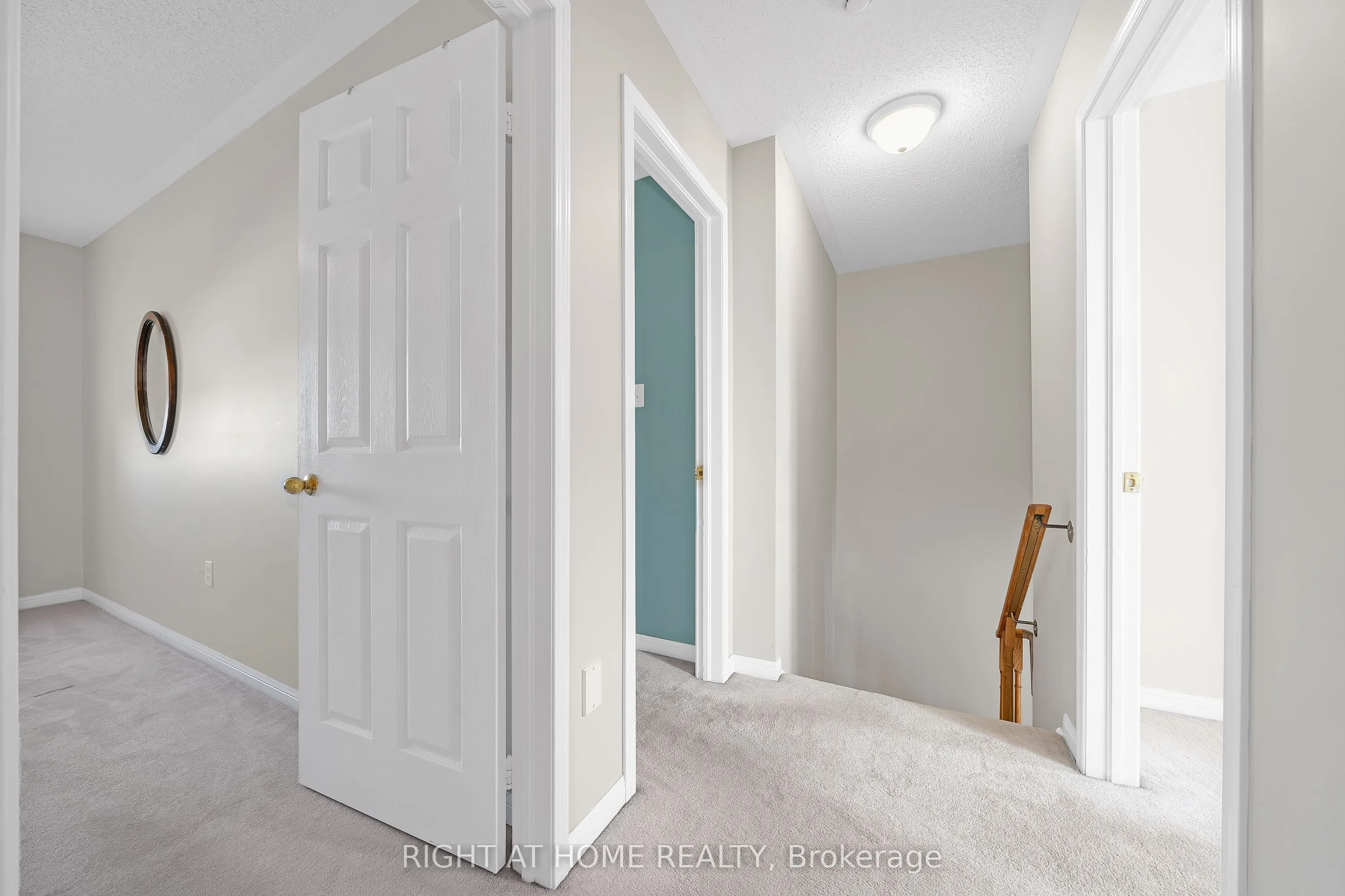 906 Bourne Crescent