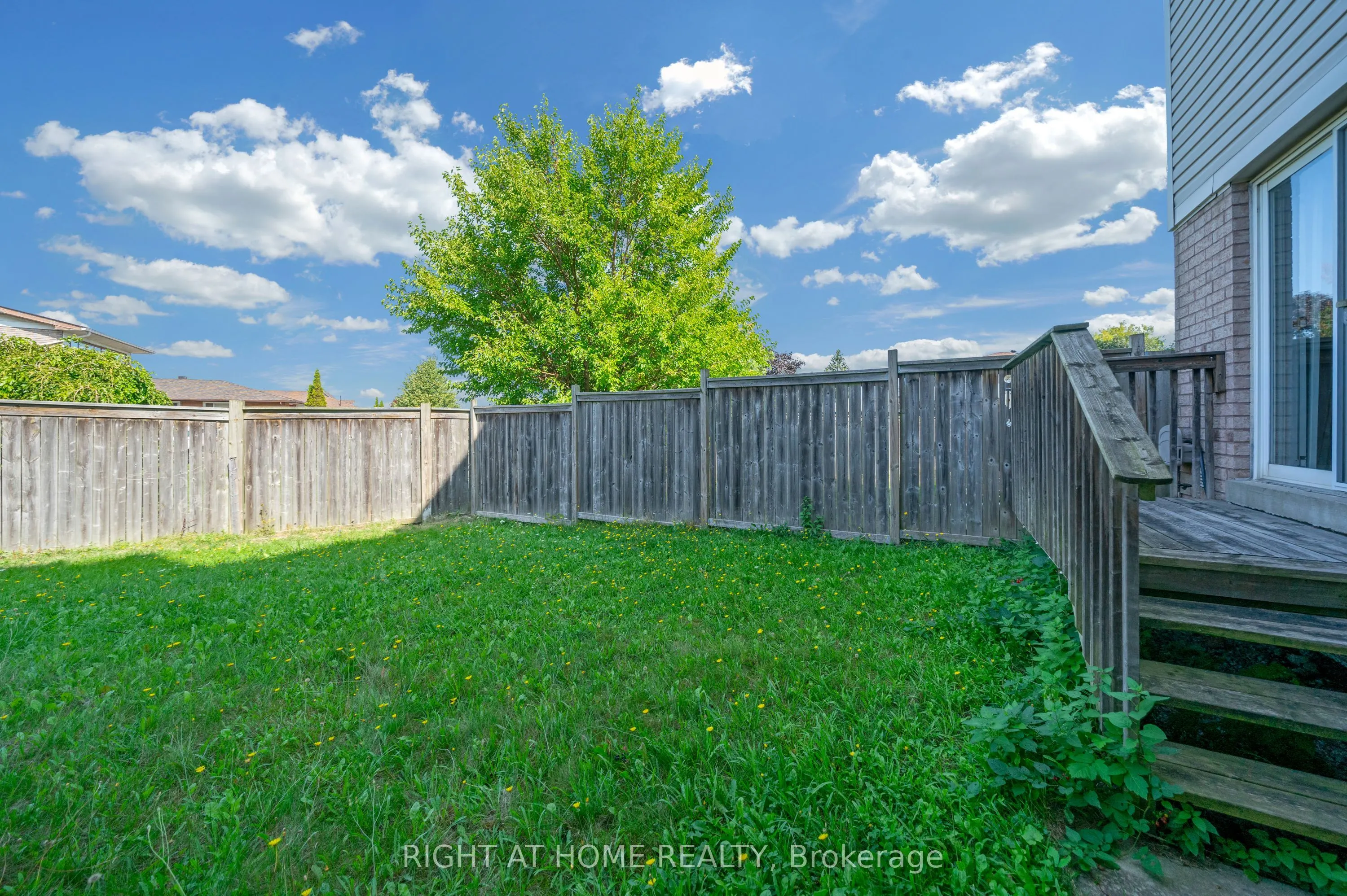 906 Bourne Crescent